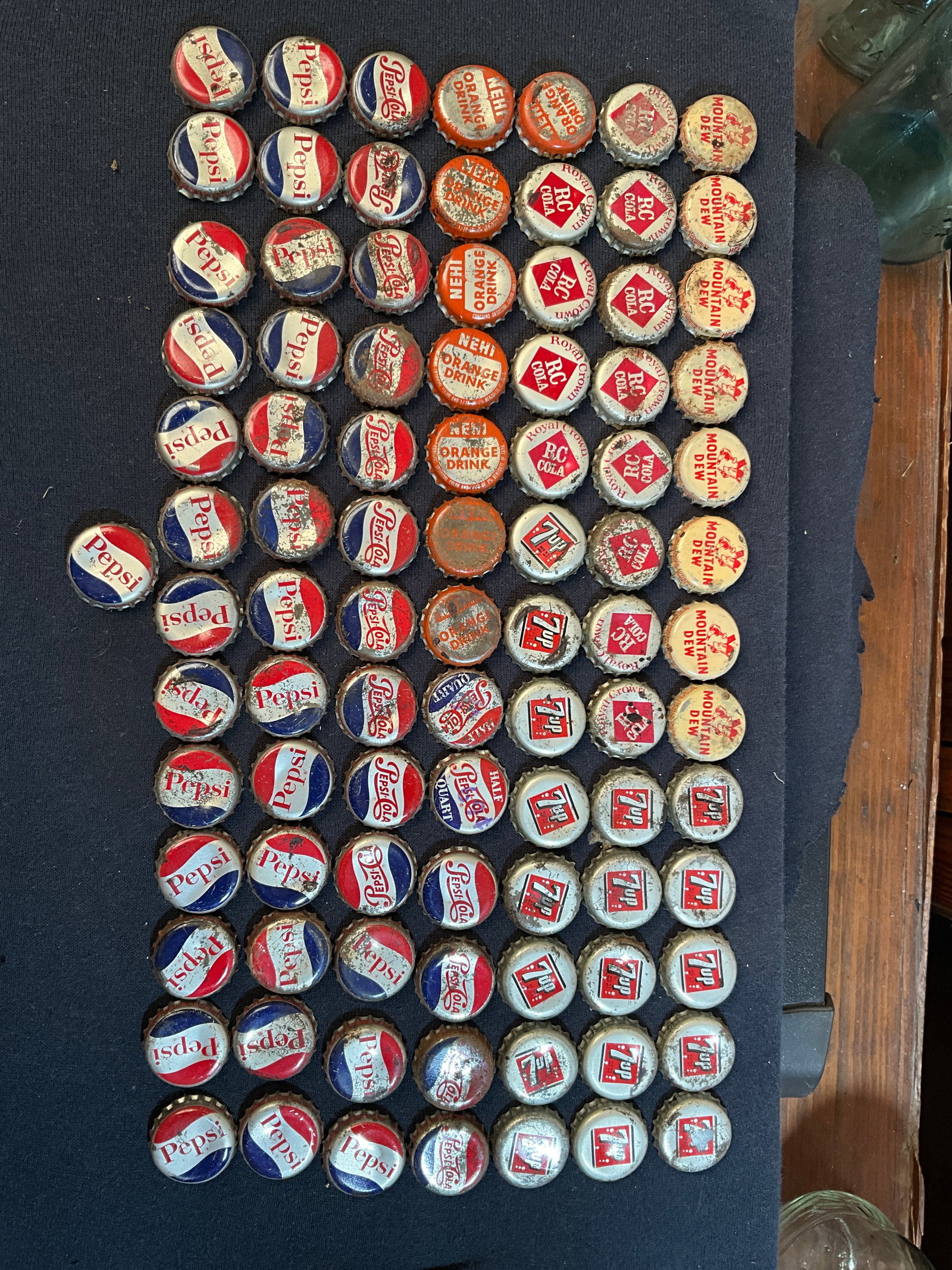 Large Lot of Old Soda Advertising Caps… Mountain Dew, 7up, pepsi (1 of 4)