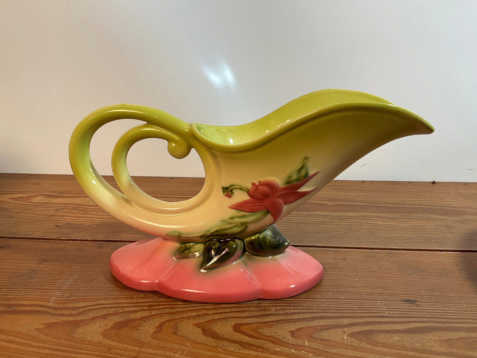 Vintage MCM Hull Pottery Cornucopia Vase W10-11” Woodland (1 of 4)