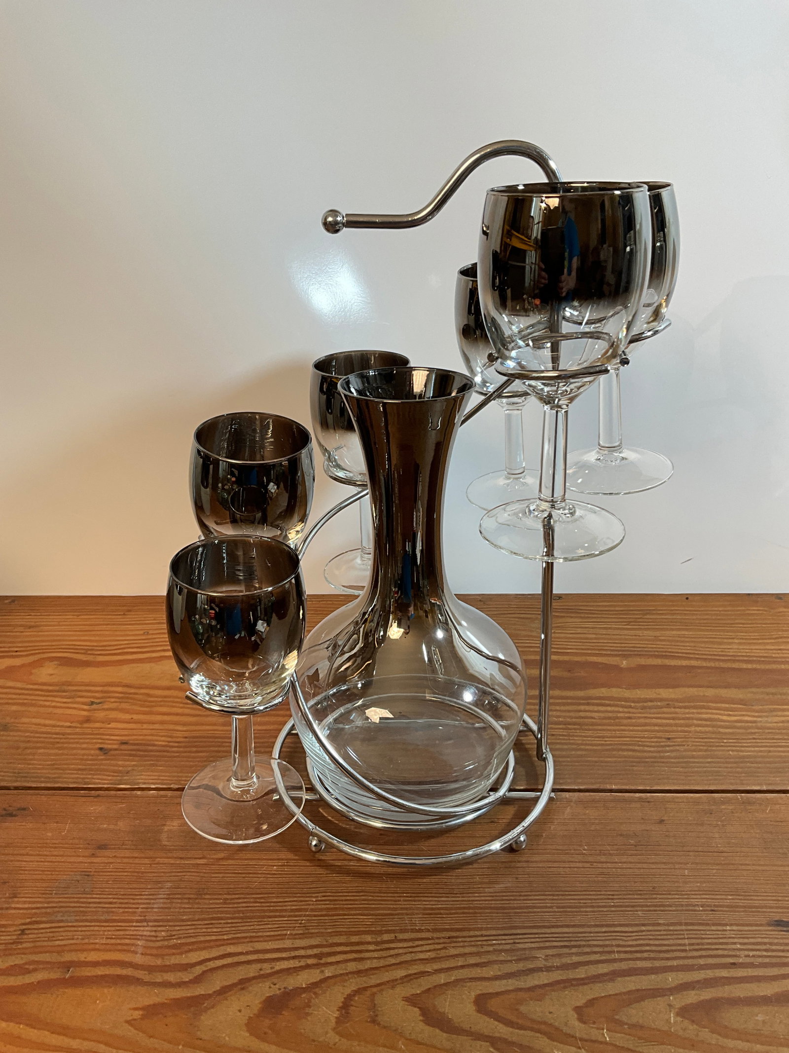 Vintage - Dorothy Thorpe Wine Glass and Carafe with Spiral Caddy - MCM - Silver w/stand (1 of 5)