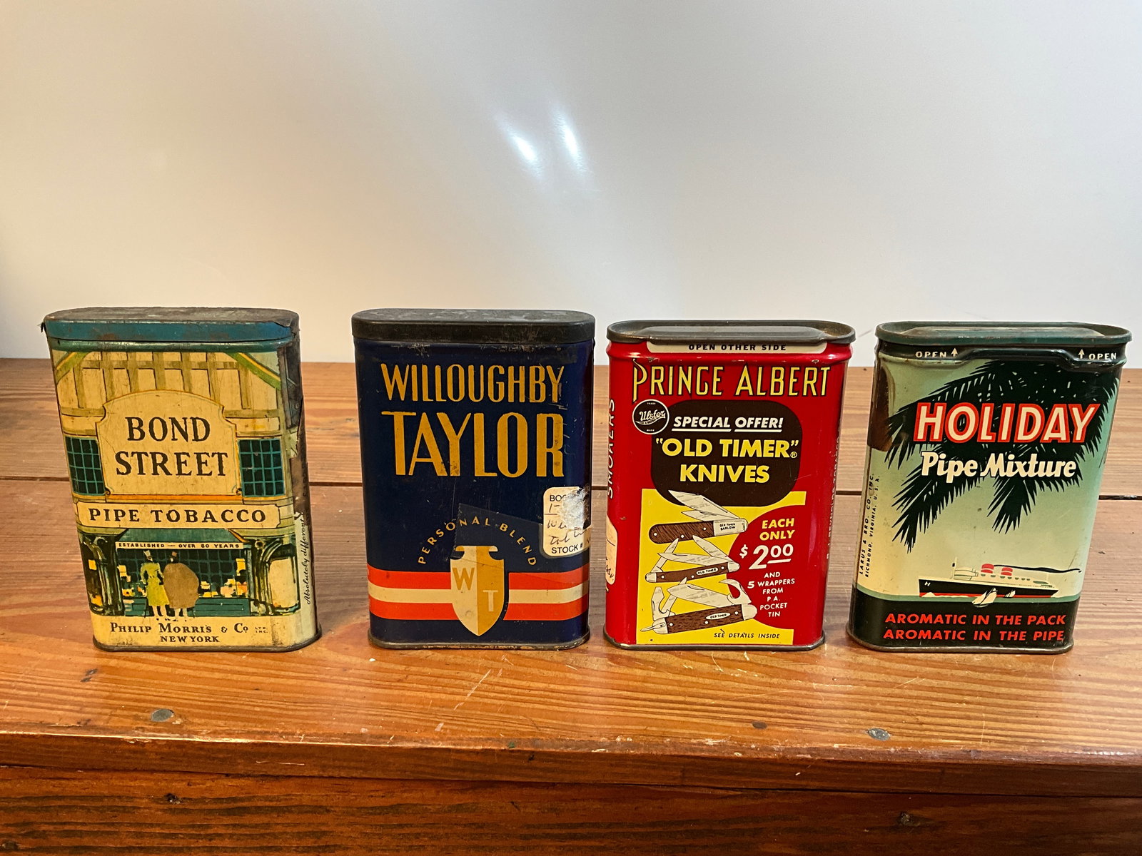 Lot of Four Tobacco Pipe Tins - Willoughby Taylor - Prince Albert (Knives) - Bond Street - Holiday: Lot of Four Tobacco Pipe Tins - Willoughby Taylor - Prince Albert (Knives) - Bond Street - Holiday Please see the images for conditionsThe Willoughby Taylor tin is navy blue and pretty clean. The Prin