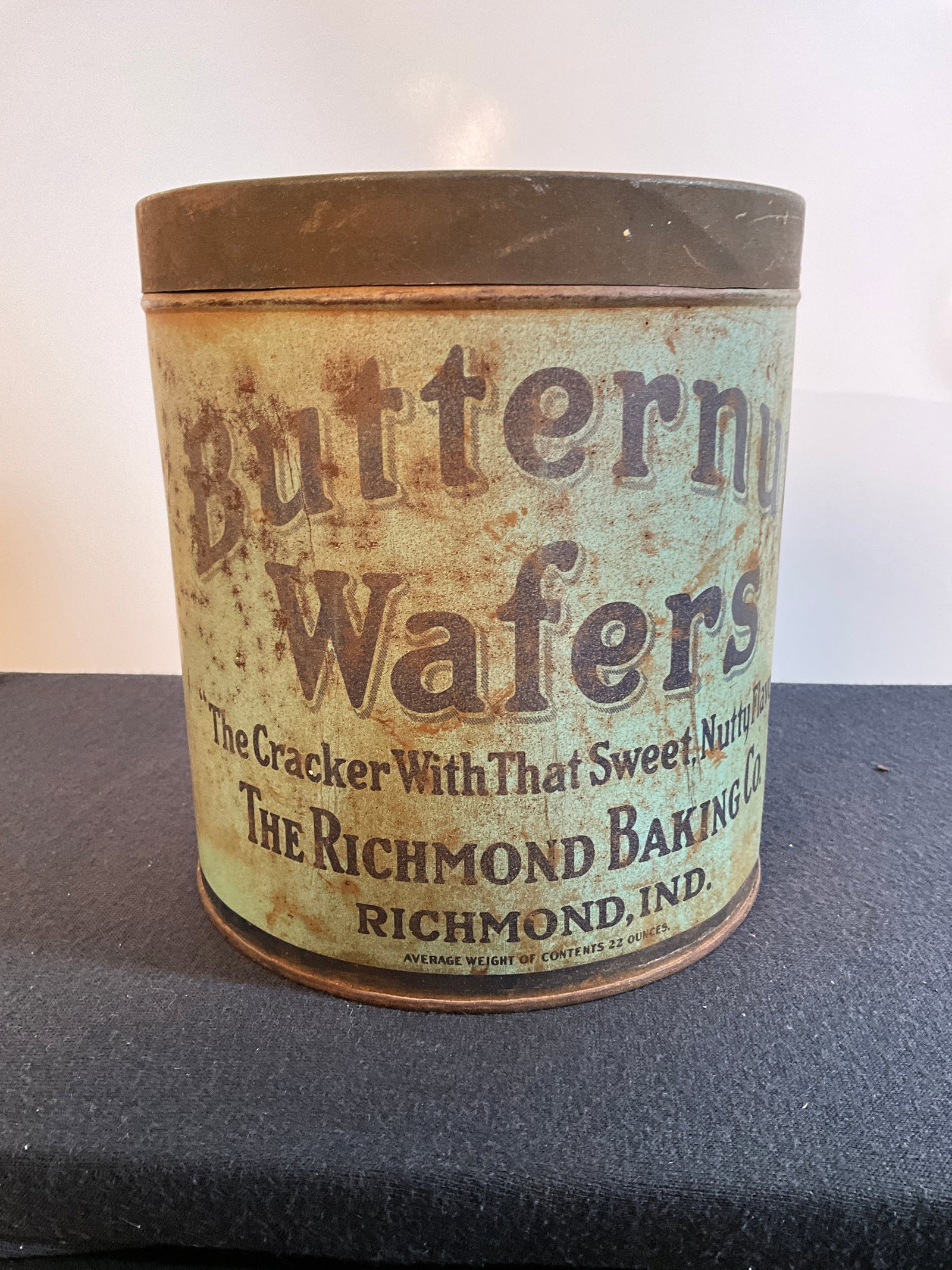 Vintage Butternut Wafers Tin Can - Richmond Indiana - The Richmond Baking Co.: Vintage Butternut Wafers Tin Can - Richmond Indiana - The Richmond Baking Co. This tin is in good shape and a must have if you are a Richmond Indiana collector. Please see the images for better knowle