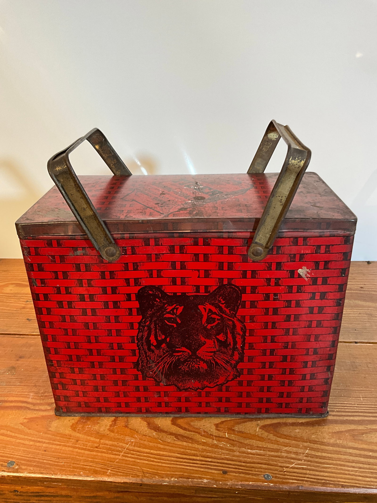 Tiger Bright Sweet Chewing Tobacco Tin Basket Weave Lunchbox, P. Lorillard Co. Jersey City: Tiger Bright Sweet Chewing Tobacco from P. Lorillard Co. out of Jersey City, New Jersey. This piece is in good condition for its age. Tiger face is clear on all sides of the tin. Please see photograph