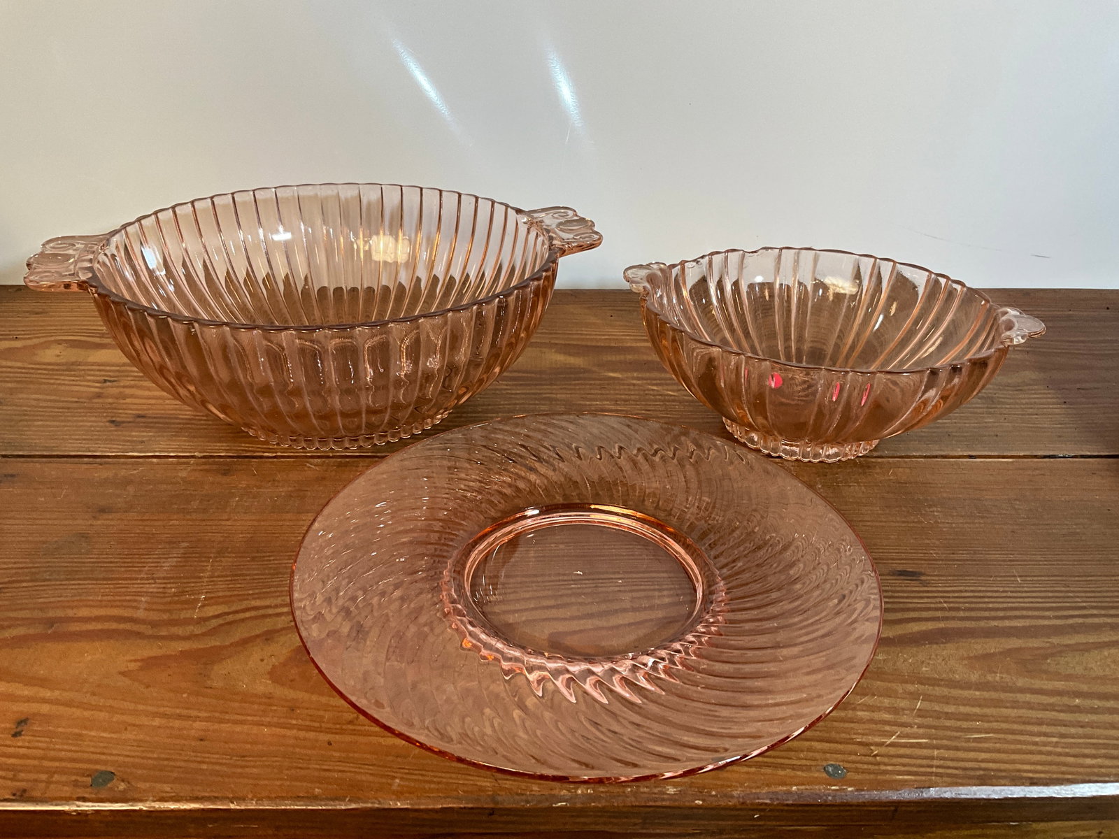 Lot of 3 Vintage Pink Depression - 2 Serving Bowls and 1 - Plate: Lot of 3 Vintage Pink Depression - 2 Serving Bowls and 1 - Plate. No Dave found on any of the items. See images for patterns.