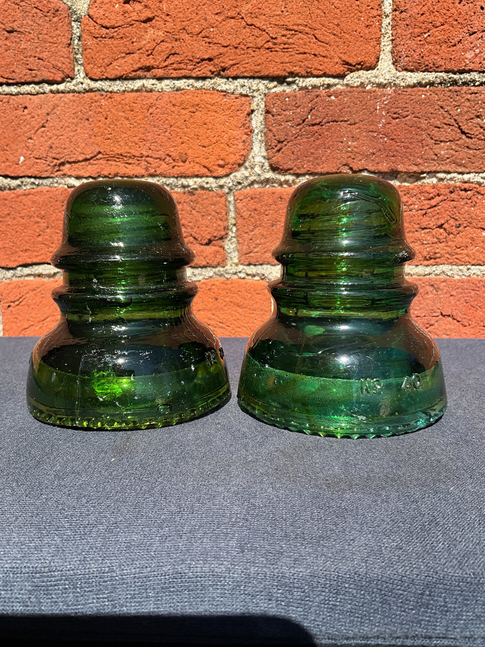 Two Hemingray No 40 - CD - 152 Both in Yellow Green Colorations with Swirls (1 of 20)