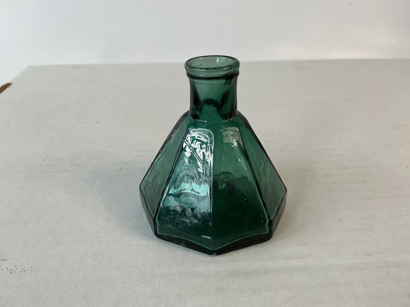 Forest Green Umbrella Ink, Internal Bird Swing, Open Pontil: Here's a great colored pontilled umbrella ink. This ink is a forest green color, has an intact internal bird swing, rolled lip and a nice open pontil base. No damage or stain. Nice wavey glass.