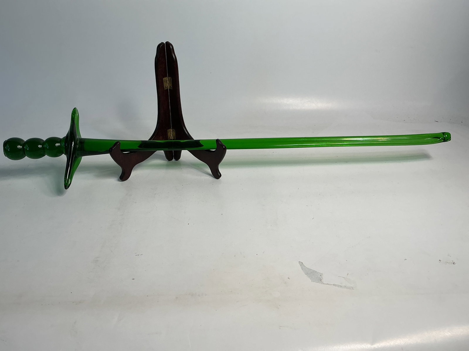 Early Clevenger Brothers Green Glass Sword (1 of 6)