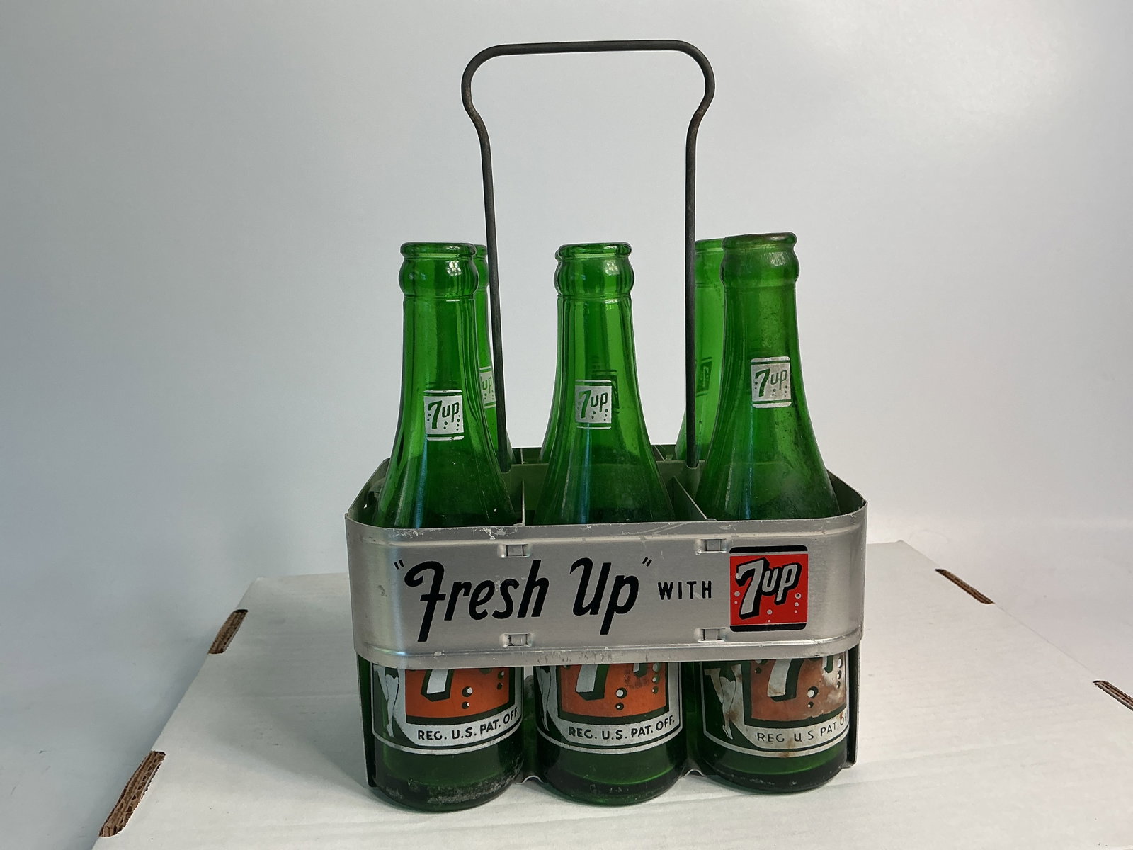Metal 7UP 6 Pack Carrier with 6 7UP Bottles (1 of 6)