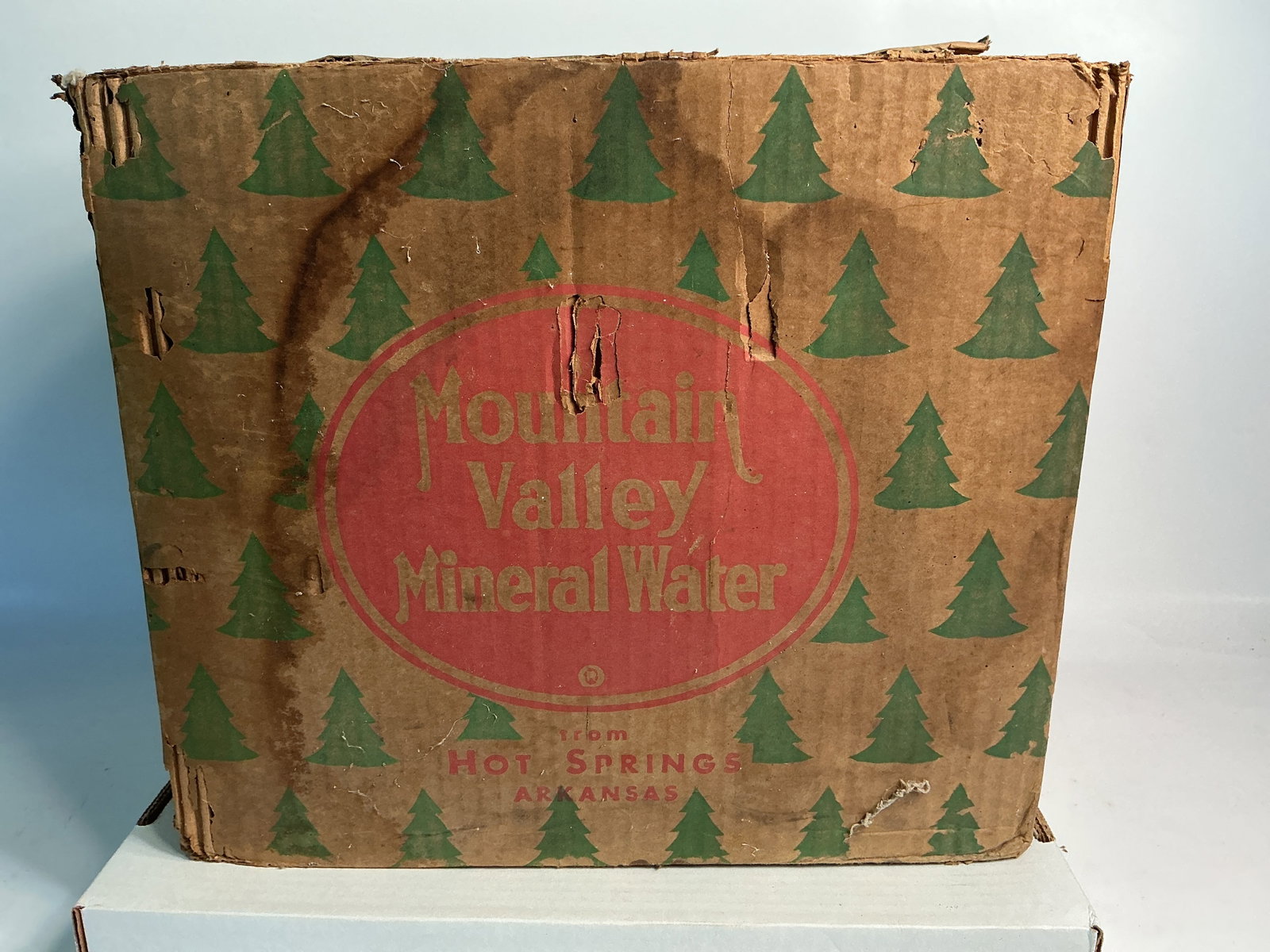 Full Case of 1/2 Gallon Mountain Valley Mineral Water Bottles: Here we have a full cardboard case of 8 Mountain Valley Mineral Water bottles. The bottles are 1/2 gallon size, have great graphics and are in super condition. The cardboard case is a little rough