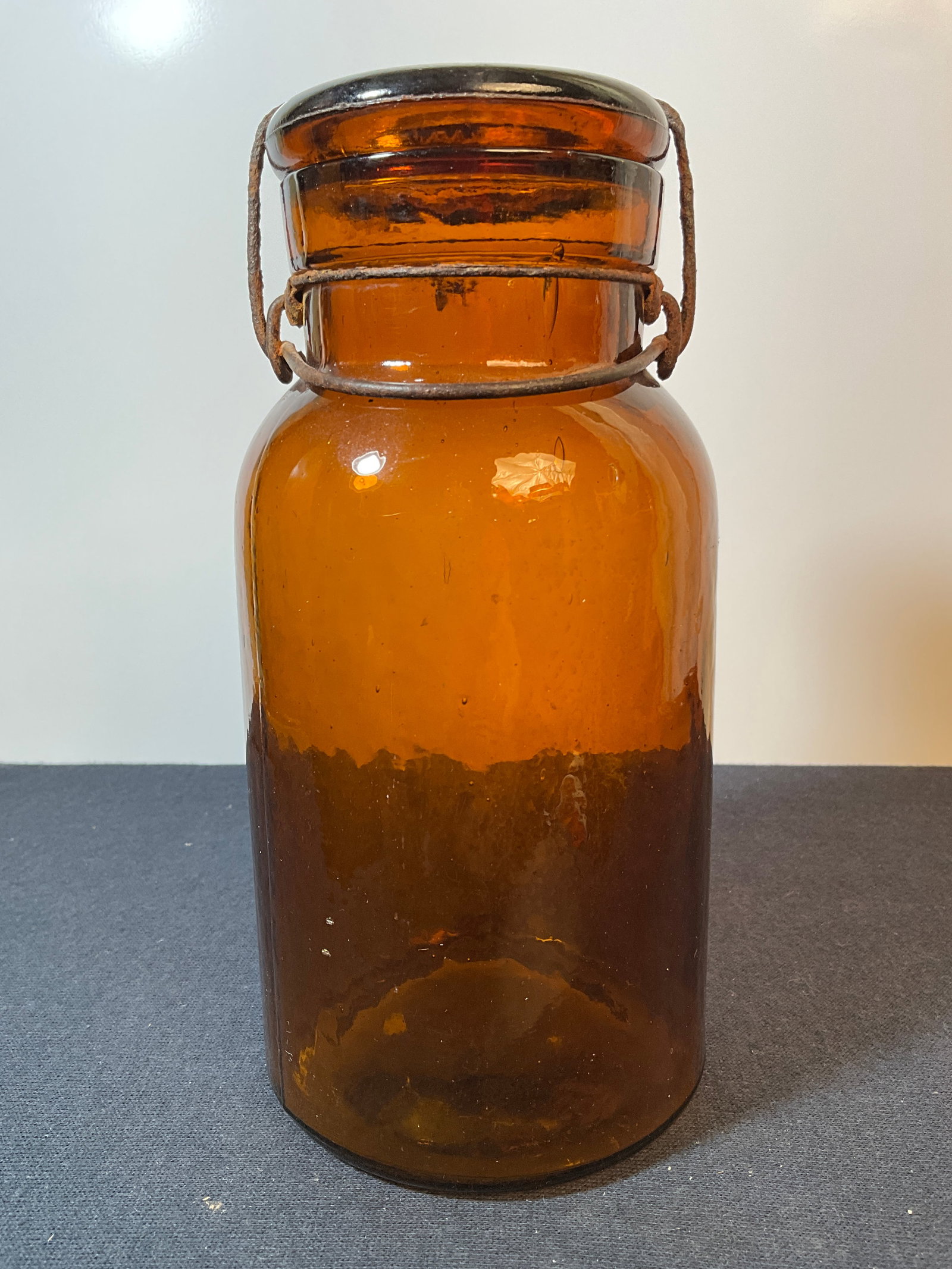 Amber Base embossed Putnum 217, Lightning Jar, Quart, Ground Lip (1 of 6)