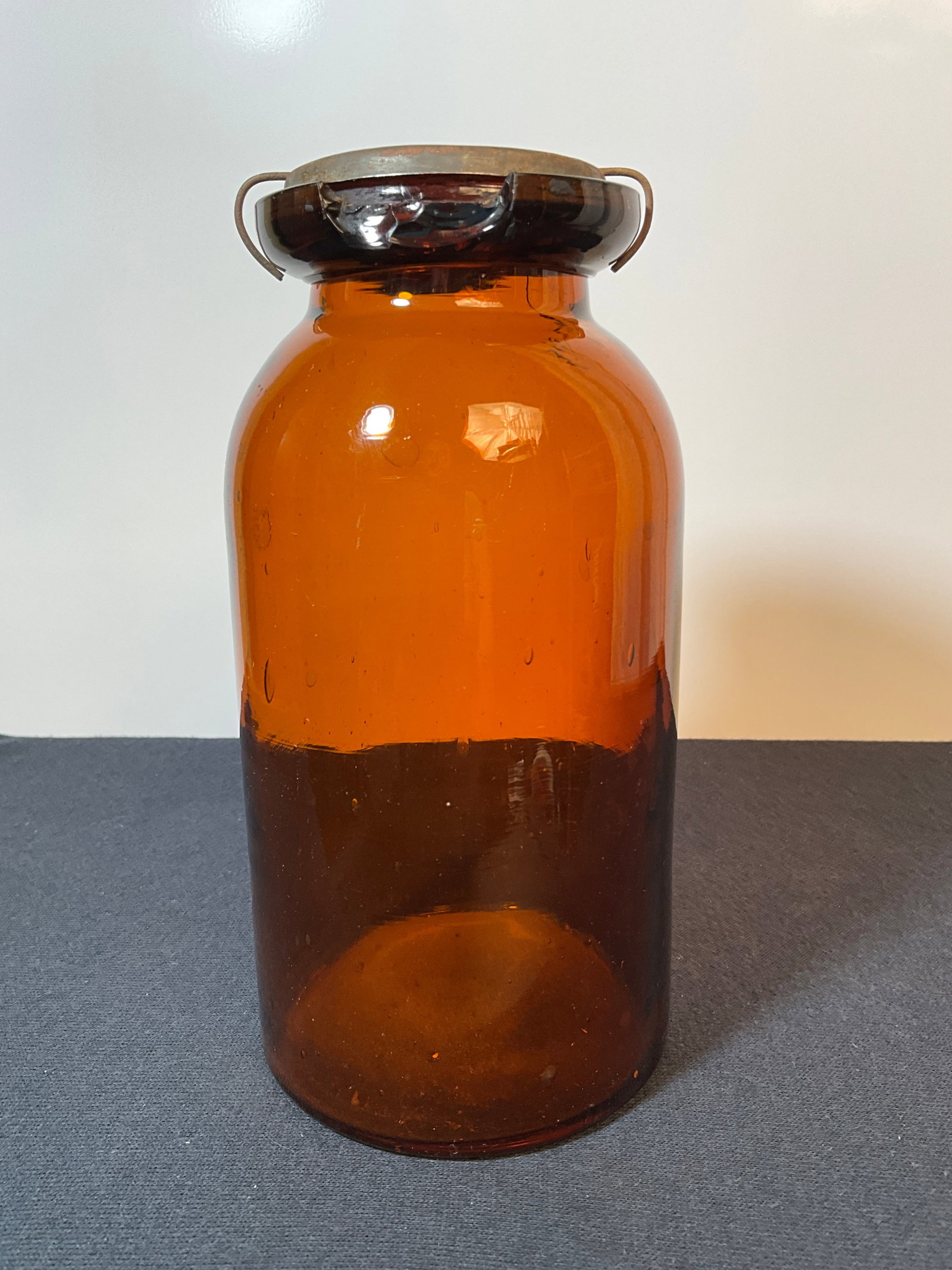 Unembossed Amber Quart Wax Sealer with Closure (1 of 5)