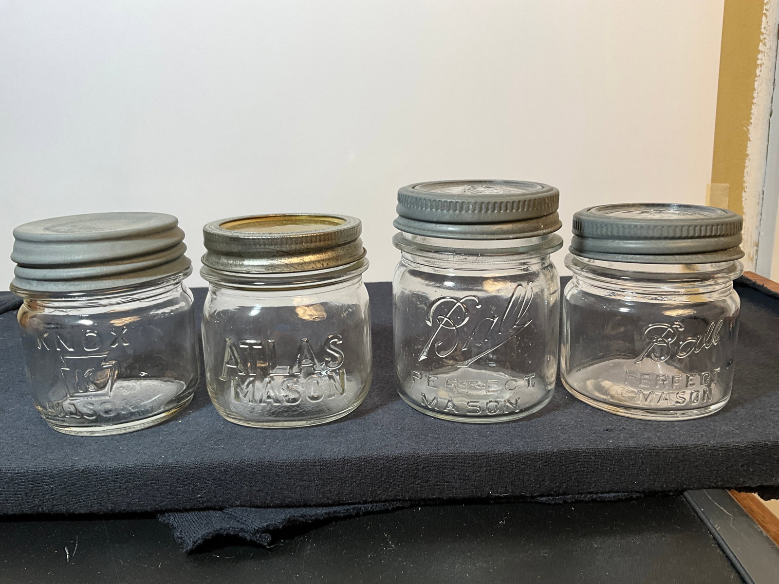 4 Different 1/2 Pint Jars - 2 Balls, 1 Atlas Mason, 1 Knox - All Clear (1 of 3)