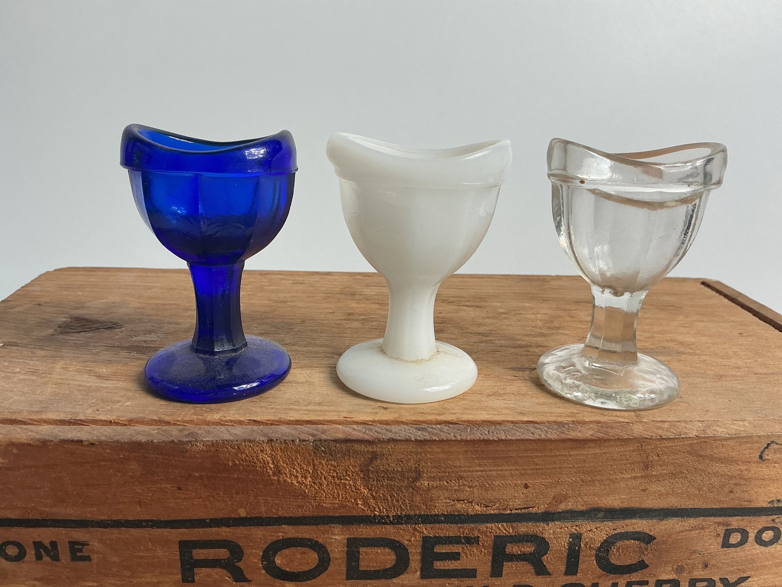 Lot of 3 Eye Cups - Blue, White & Clear: Here's a lot of 3 different Eye Cups. Colors are Cobalt Blue, Milkglass and clear. All great condition.