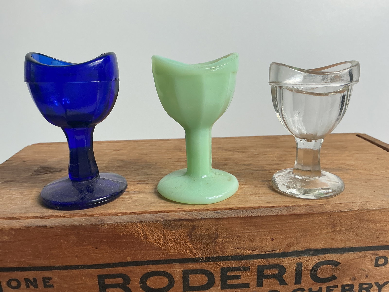 Lot of 3 Eye Cups - Blue, Green & Clear (1 of 3)