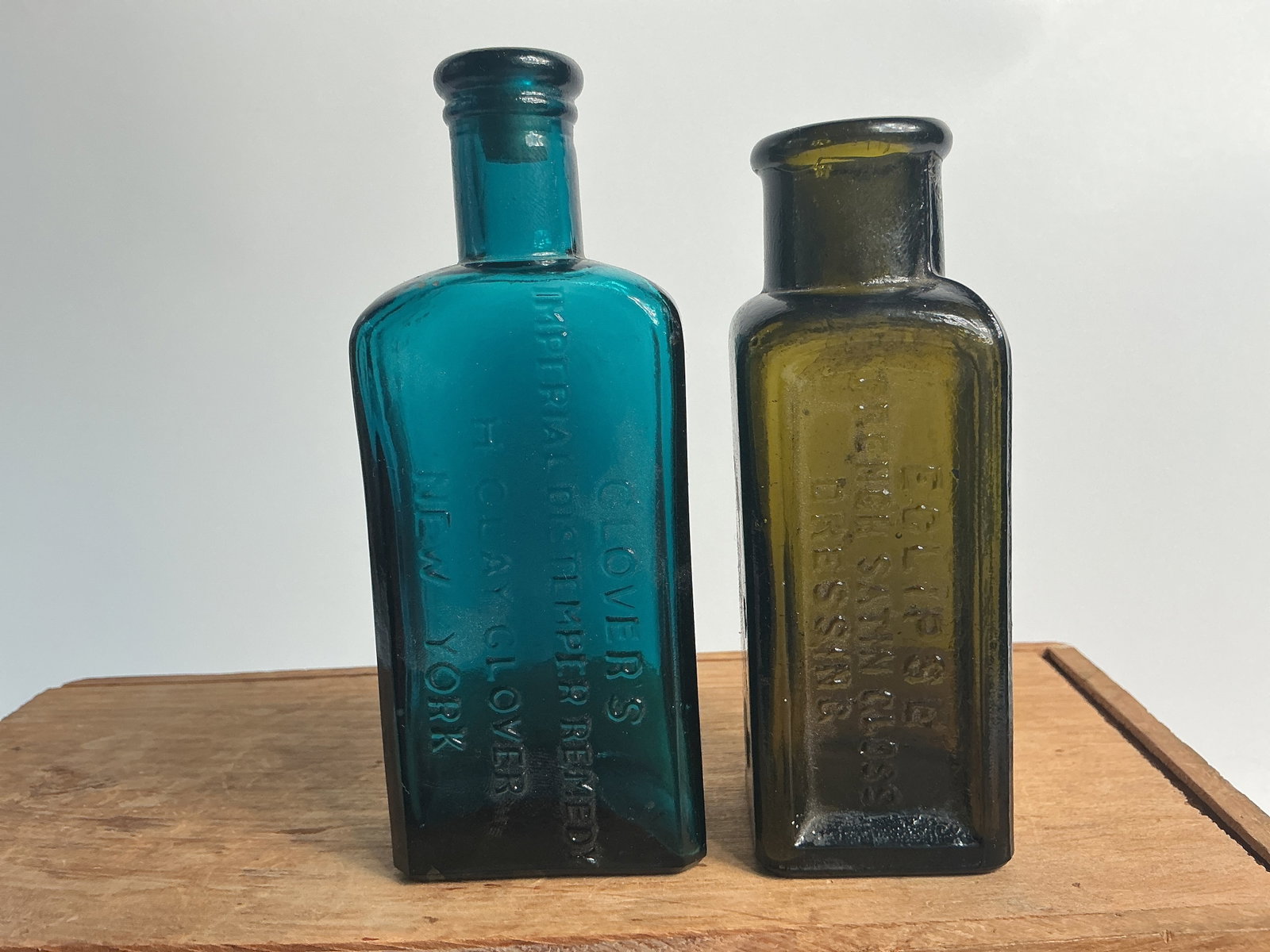 Lot of 2 nicely colored bottles.- Gover's Distemper Remedy & Eclipse Gloss (1 of 4)