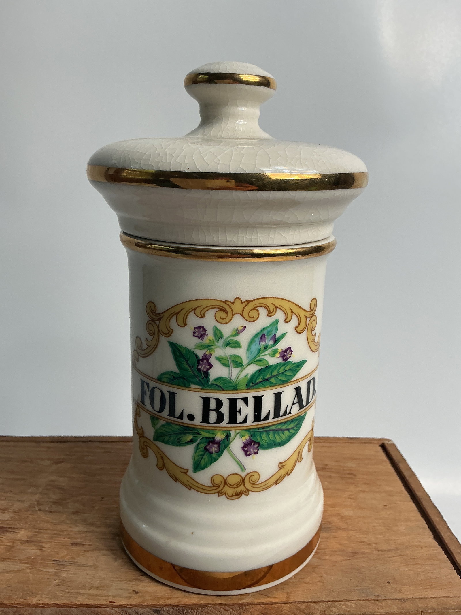 Nice Ceramic Apothecary Jar with Lid: Here's a super nice ceramic apothecary jar complete with original lid. It has great graphics and the herb name abbreviated in Latin, Fol.Bellad. This jar is fantastic condition with no damage or wear.