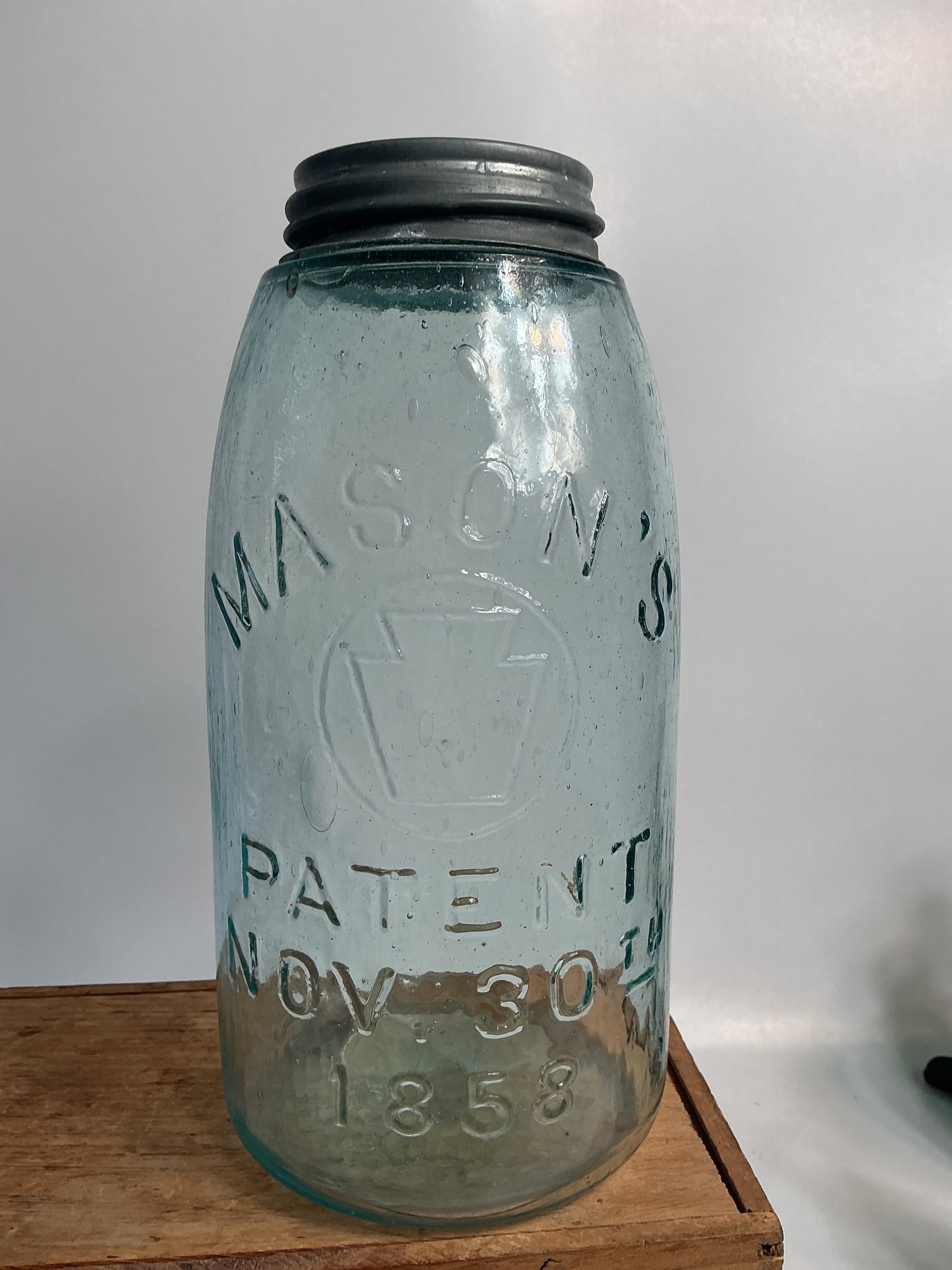 Mason's Keystone Patent Nov. 30TH 1858, Aqua, 1/2 Gallon: Here we have a Mason's Keystone Patent Nov. 30TH 1858. The jar is 1/2 gallon size, whittled, clean, bright and has no damage.