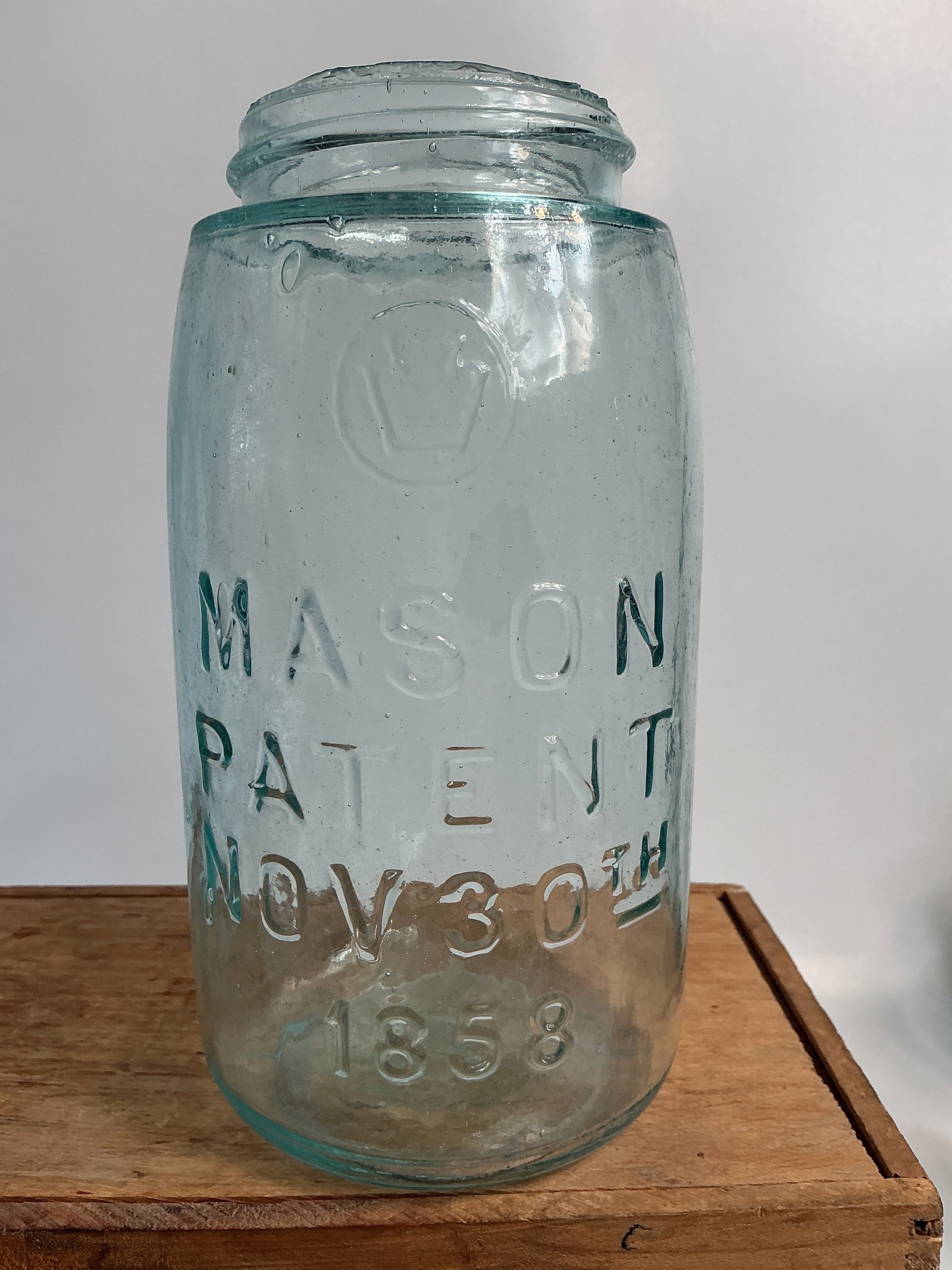 Keystone Mason's Patent Nov. 30TH 1858, Aqua, Quart.: Here we have a Keystone Mason's Patent Nov. 30TH 1858. The jar is quart size, whittled, clean, bright and has no damage.