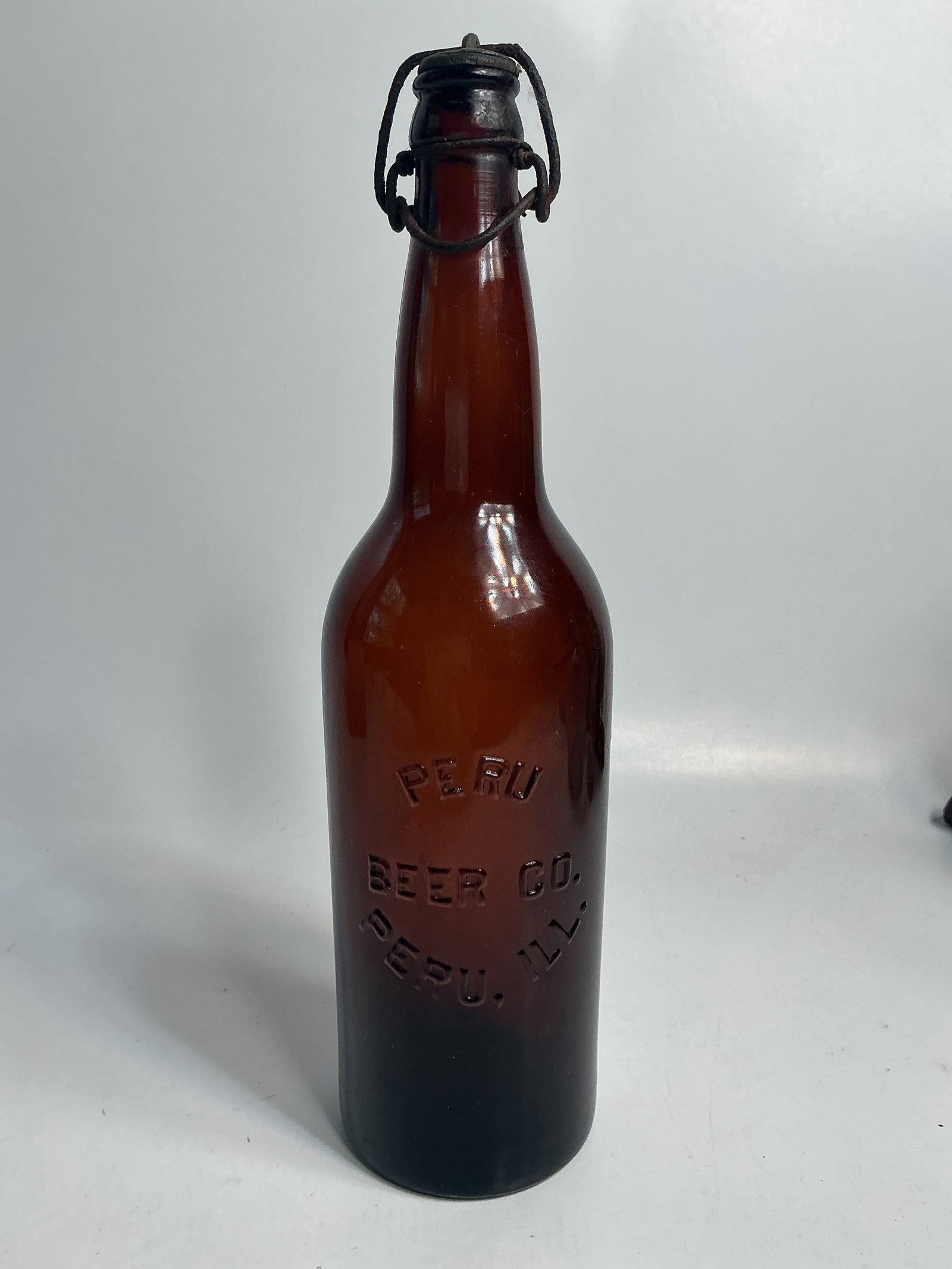 Peru Beer Co. Peru, Ill, Quart, Amber, Crown Top, Original Closure (1 of 5)