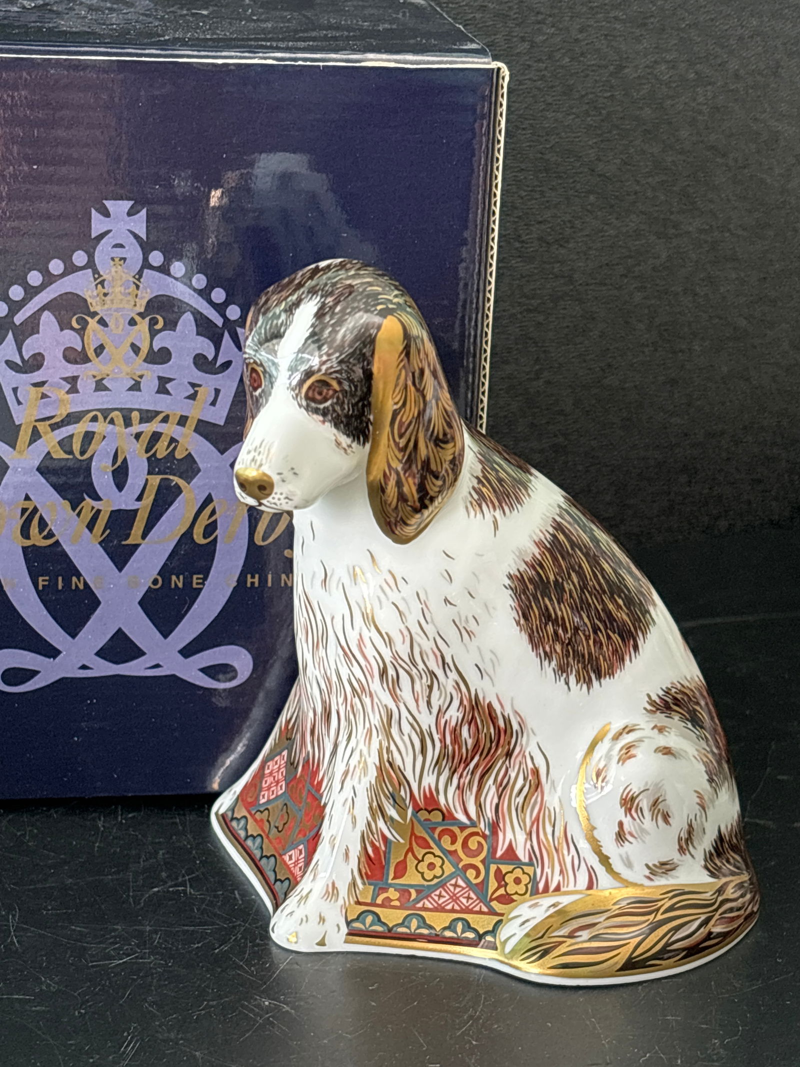 2006 “Molly’Royal Crown Derby Collectors Guild 4&1/2 inch dog statue w/box (1 of 8)