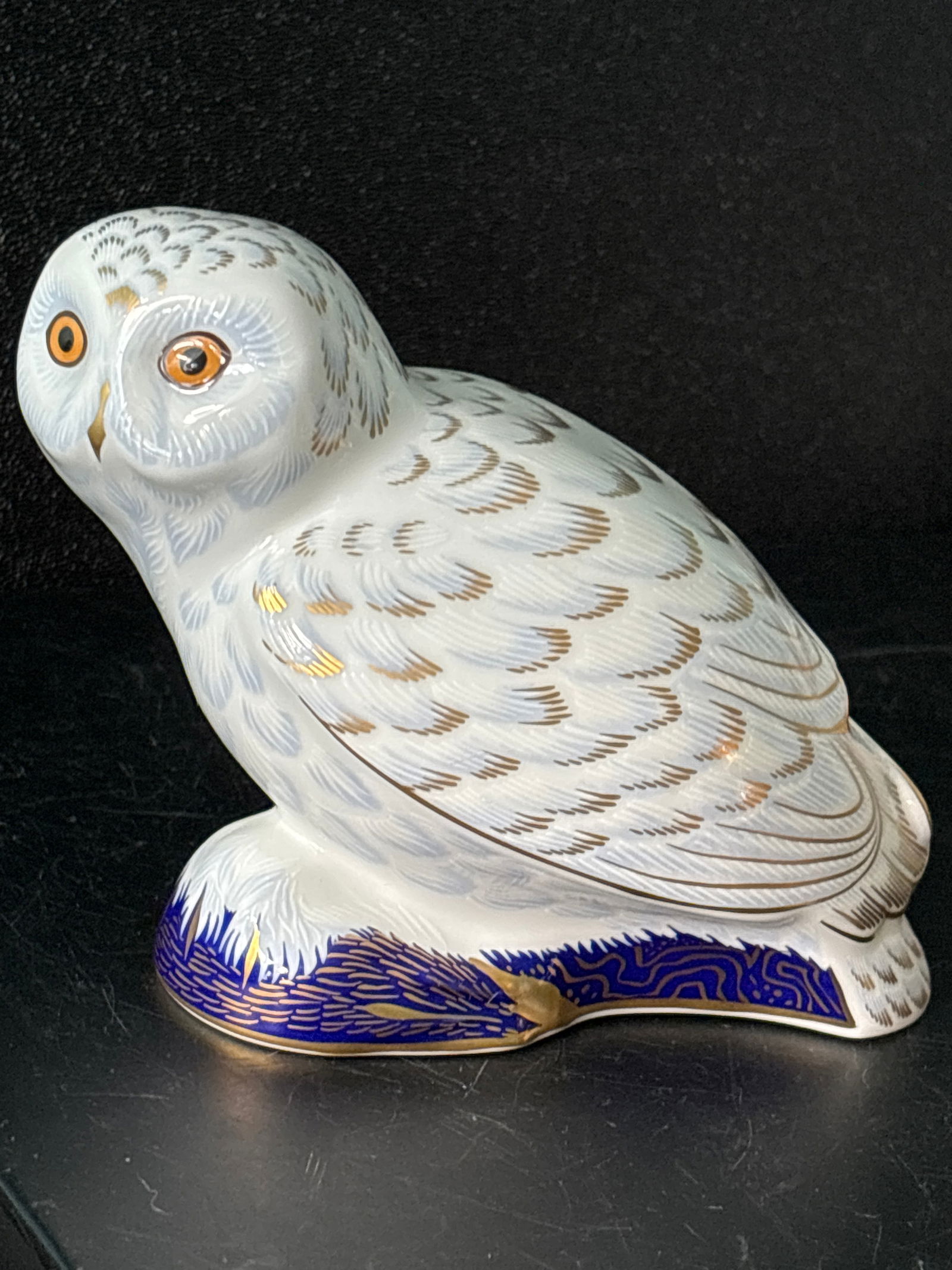 2004 Collectors Guild exclusive Crown Derby 4x5inch Snowy Owl paperweight: 2004 Collectors Guild exclusive Crown Derby 4x5 inch Snowy owl paperweight. Hand painted made in England.Good stopper.Maker mark on bottom.. Like new good condition. No box.