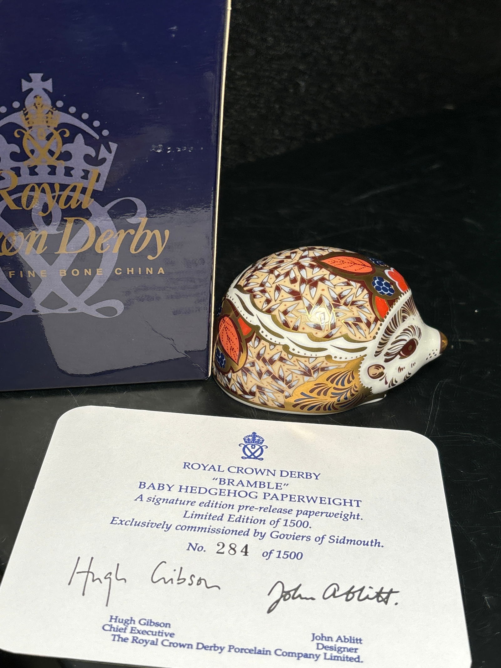 2003 Govier’s signature edition ‘Bramble’ the Hedgehog Royal Crown Derby 3inch paperweight: 2002 Govier’s signature edition “Bramble” the hedgehog Royal Crown Derby 2&1/2x3 inch paperweight. In original box. Gold stopper.Hand painted made in England. Maker mark on bottom.. Like new
