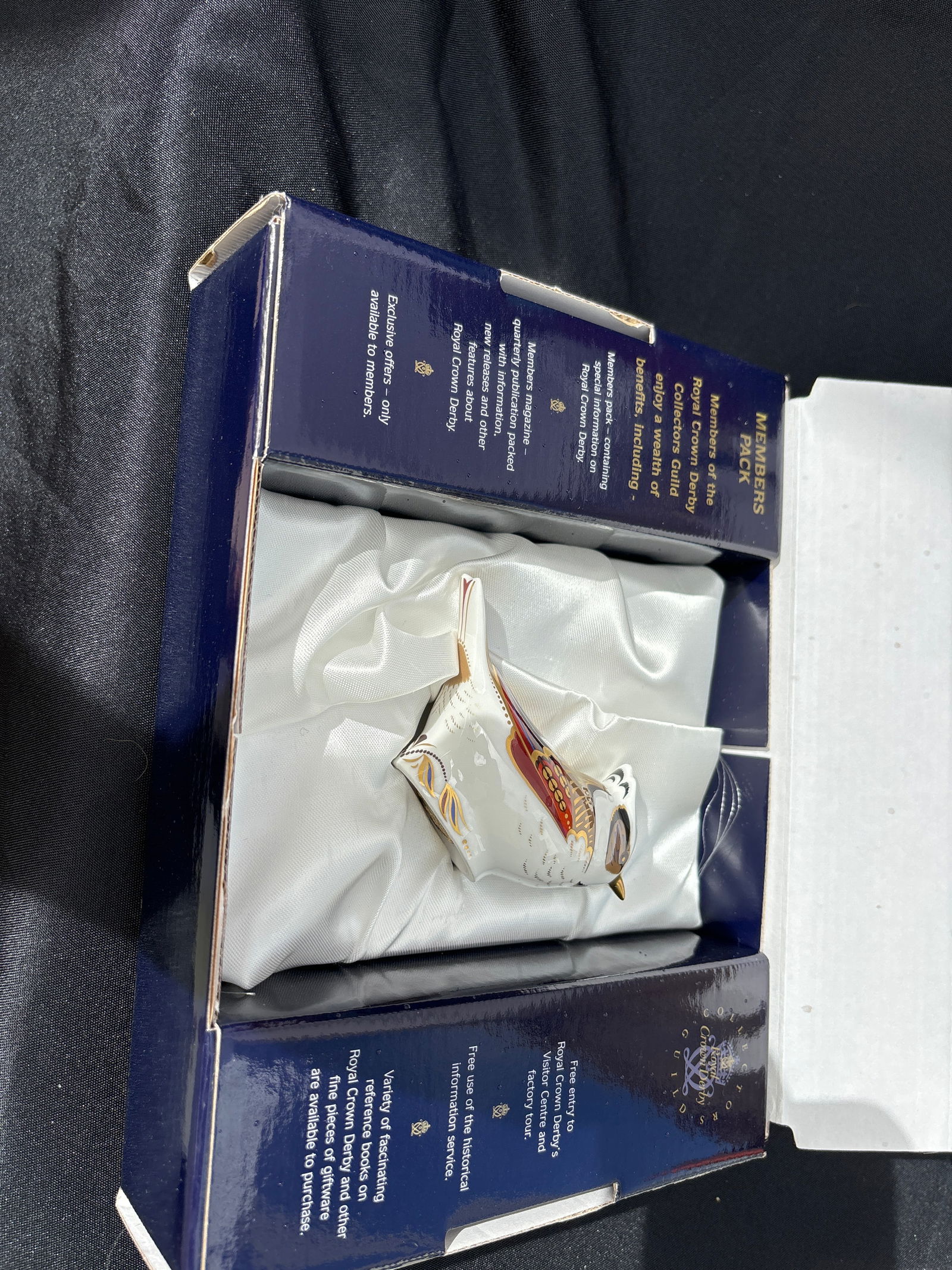 Collectors Guild members pack crested tit Royal Crown Derby England statue/paperweights (1 of 6)