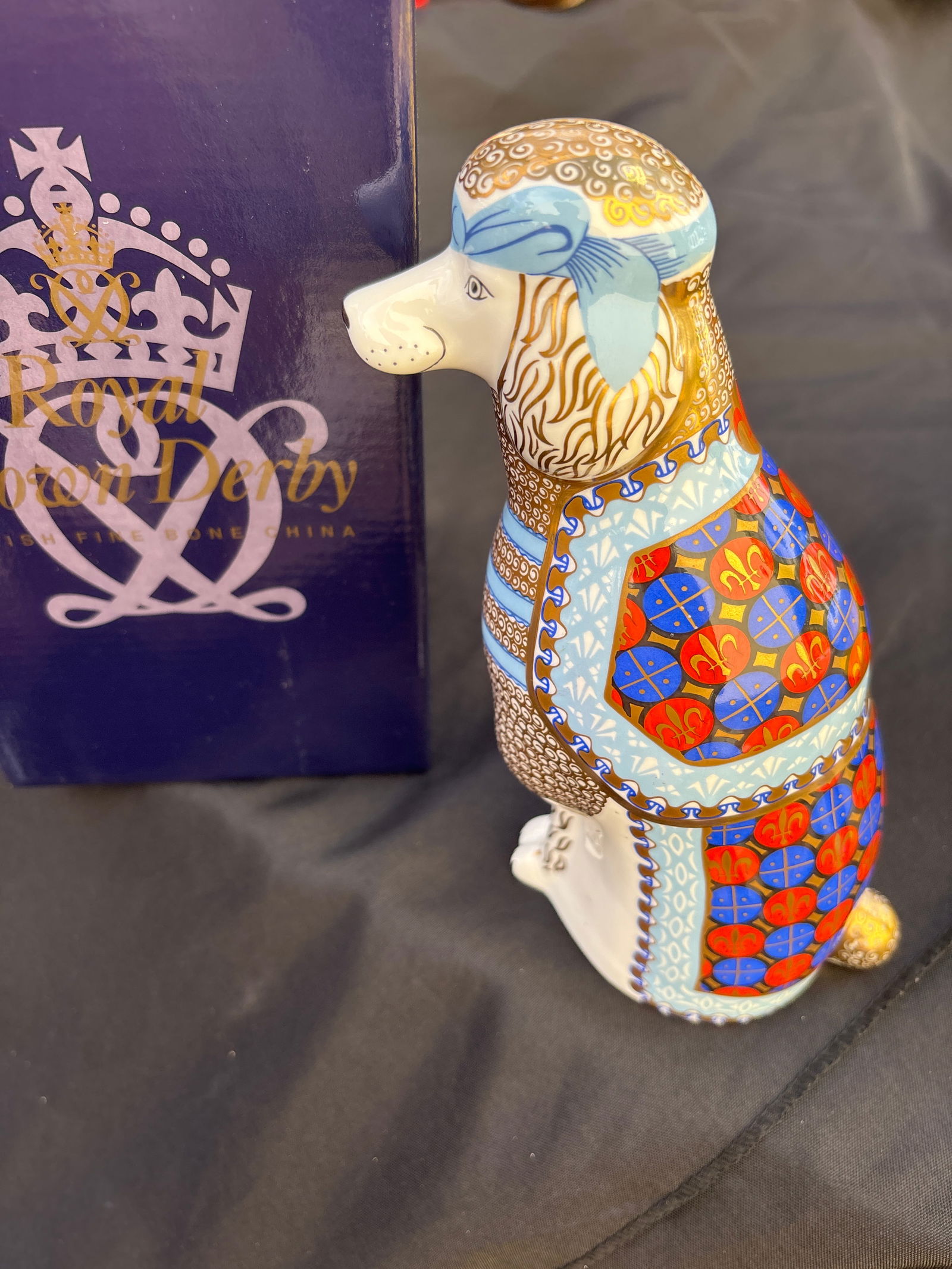 1989 Big 8 inch Royal Crown Derby ‘National Dogs,French Poodle’English bone china statue: Big 8 inch Royal Crown Derby ‘National Dogs French Poodle’ English bone china statue. In original box.Very good estate condition with no damage