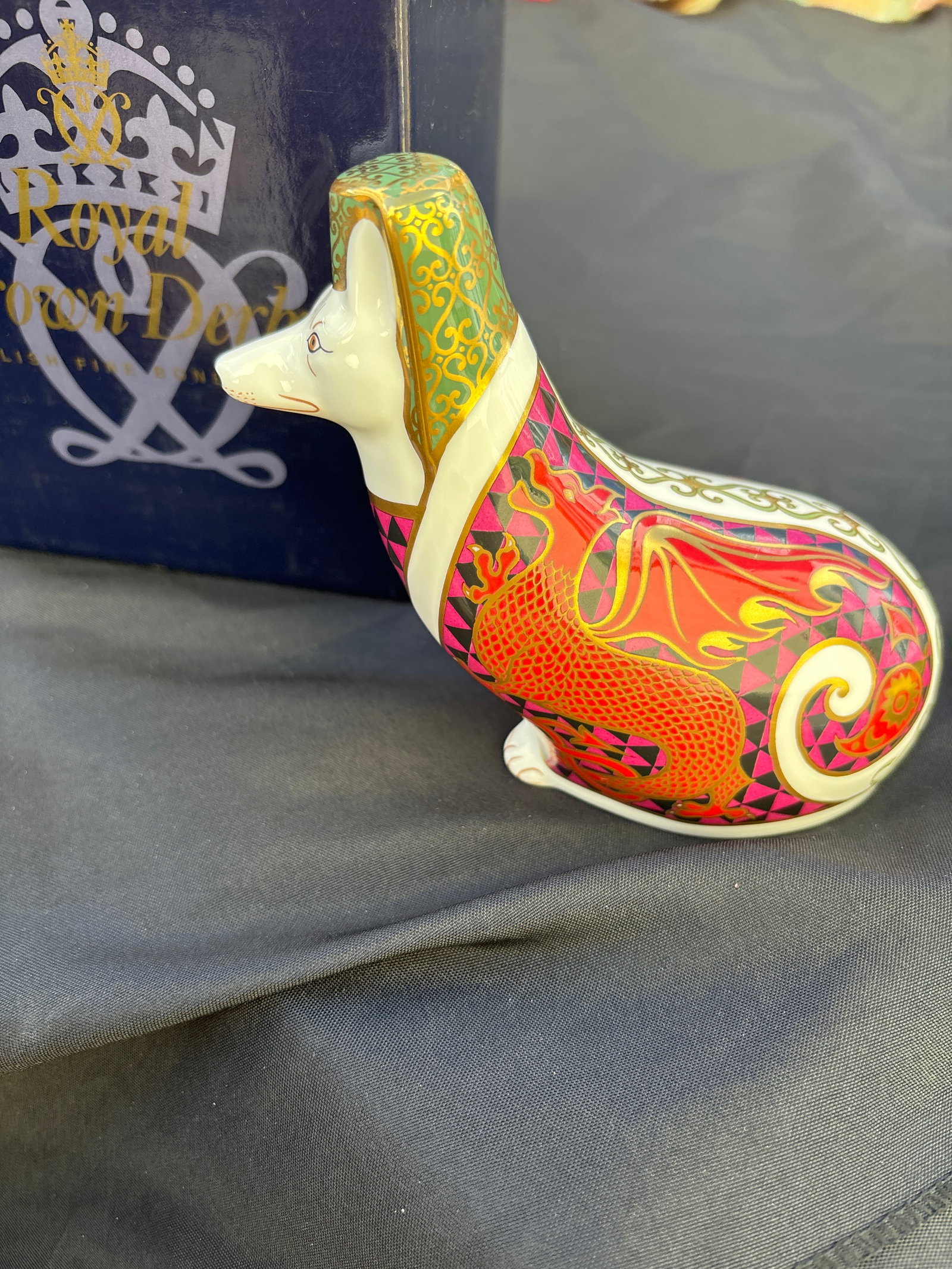 1991 Royal Crown Derby ‘National Dogs, Corgi’ English bone china statue: Royal Crown Derby ‘National Dogs Corgi English bone china statue. In original box.Very good estate condition with no damage