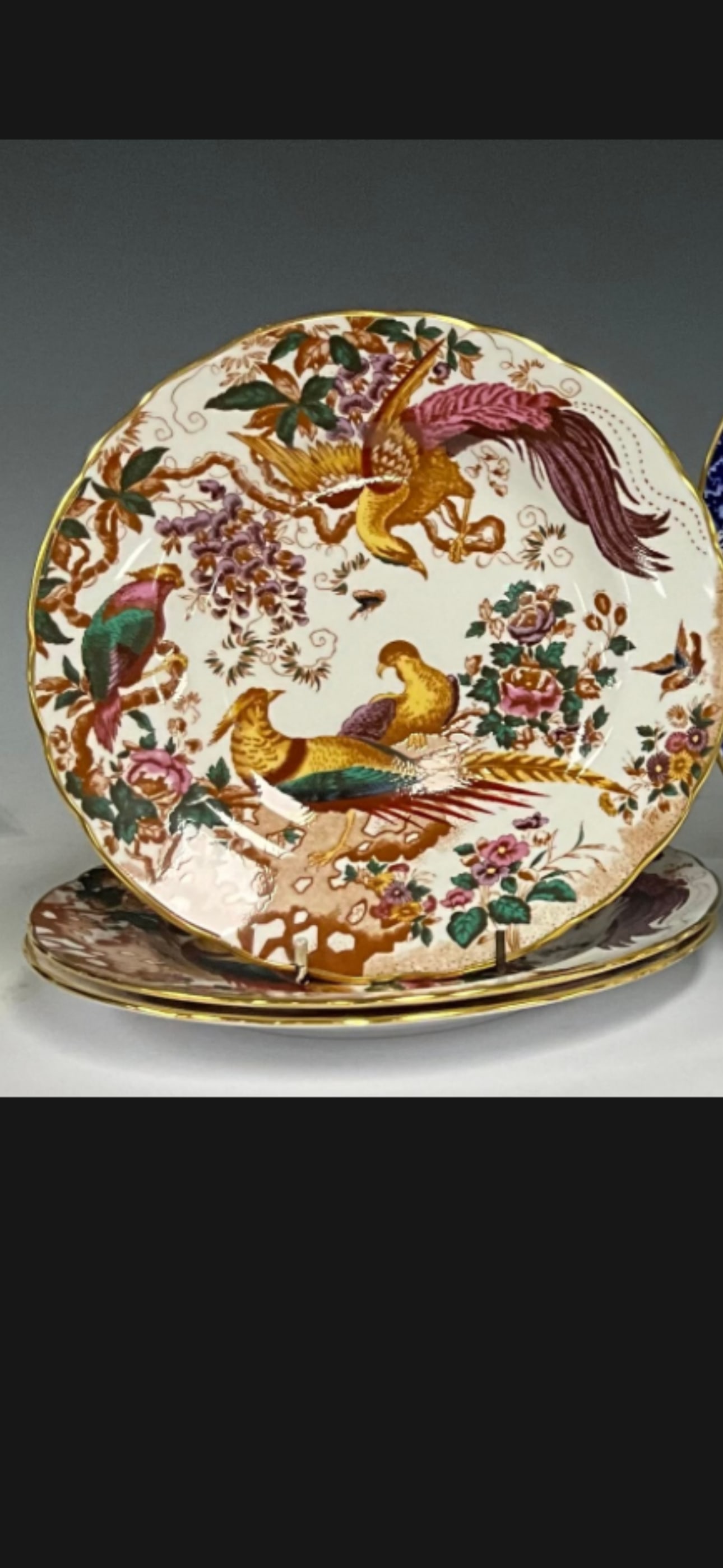 set of three Royal Crown Derby Olde Avesbury dessert plates, 21.5cm: set of three Royal Crown Derby Olde Avesbury dessert plates, 21.5cm.Good condition