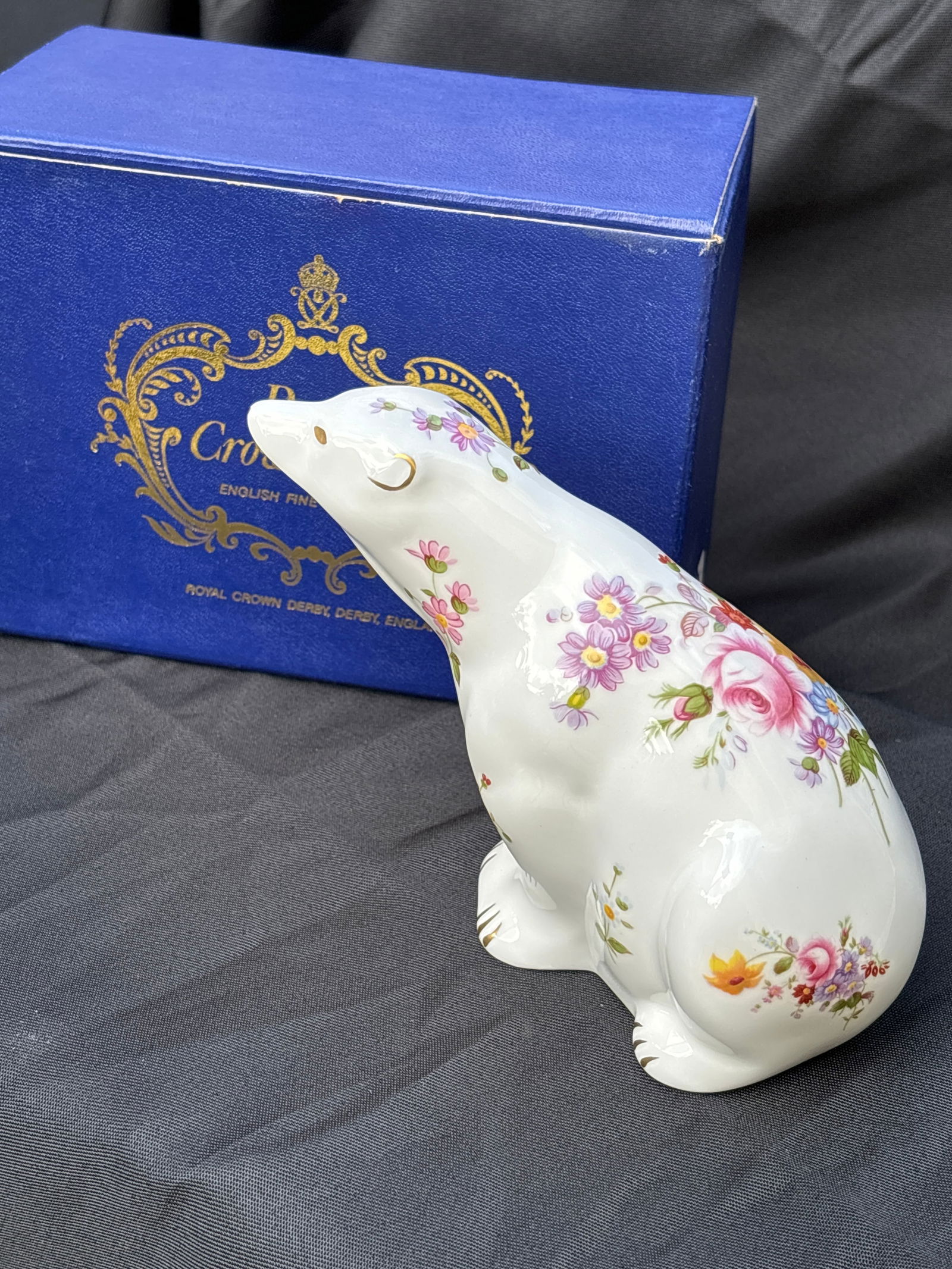 Large 5 inch Derby Posies polar bear Royal Crown Derby English fine china paperweight: Royal Crown Derby English fine china Derby Posies polar bear 5 inch paperweight .In original box. Gold stopper. Hand painted. Like new, Good condition
