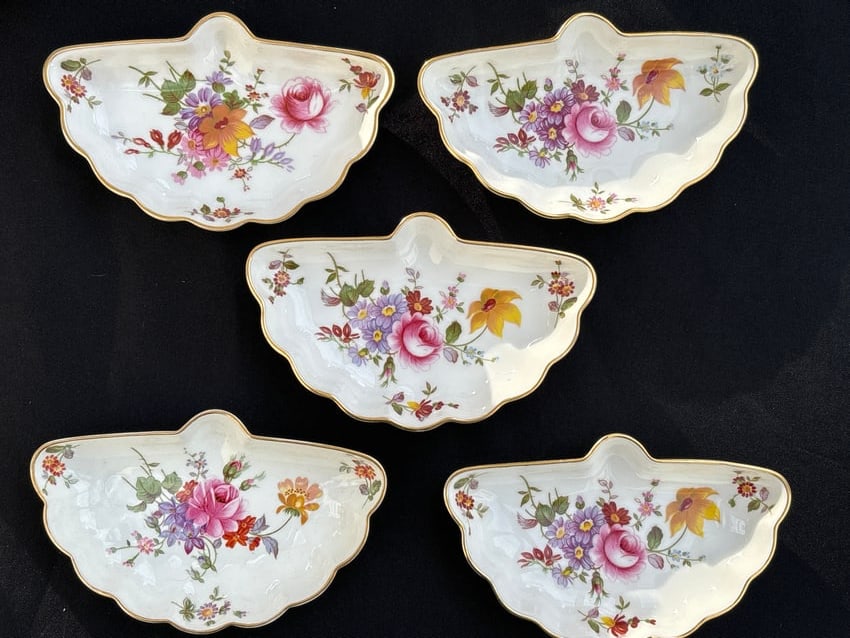Five Derby Posies Royal Crown Derby fine china 2x3inch dishes (1 of 5)