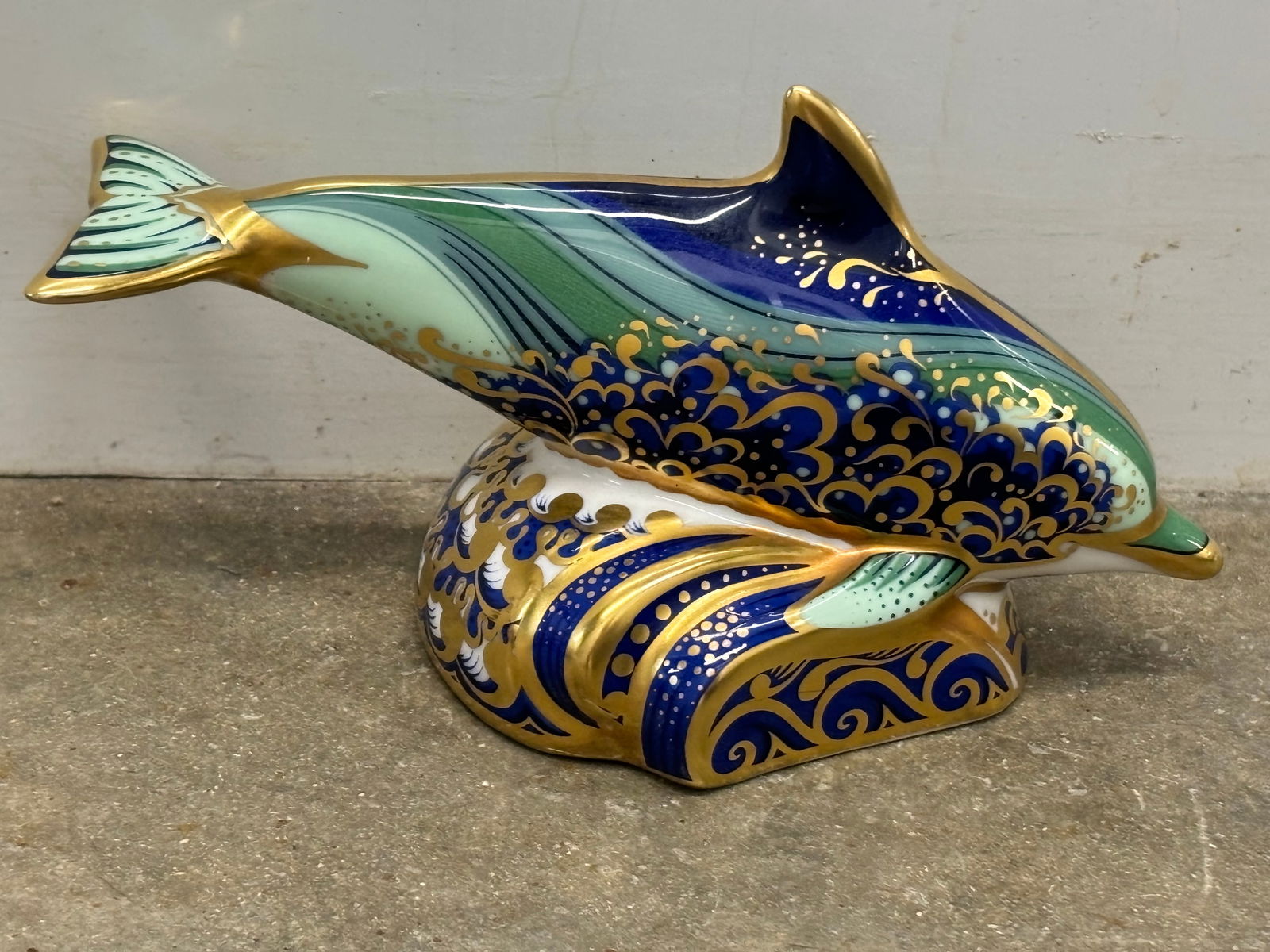 2002 Colorful ‘Baby bluenose dolphin’ Royal Crown Derby fine china 4&3/4 inch paperweight: Colorful Baby bluenose dolphin Royal Crown Derby fine china 4&3/4 inch paperweight. Nice hand painted. No box. Like new , good condition.