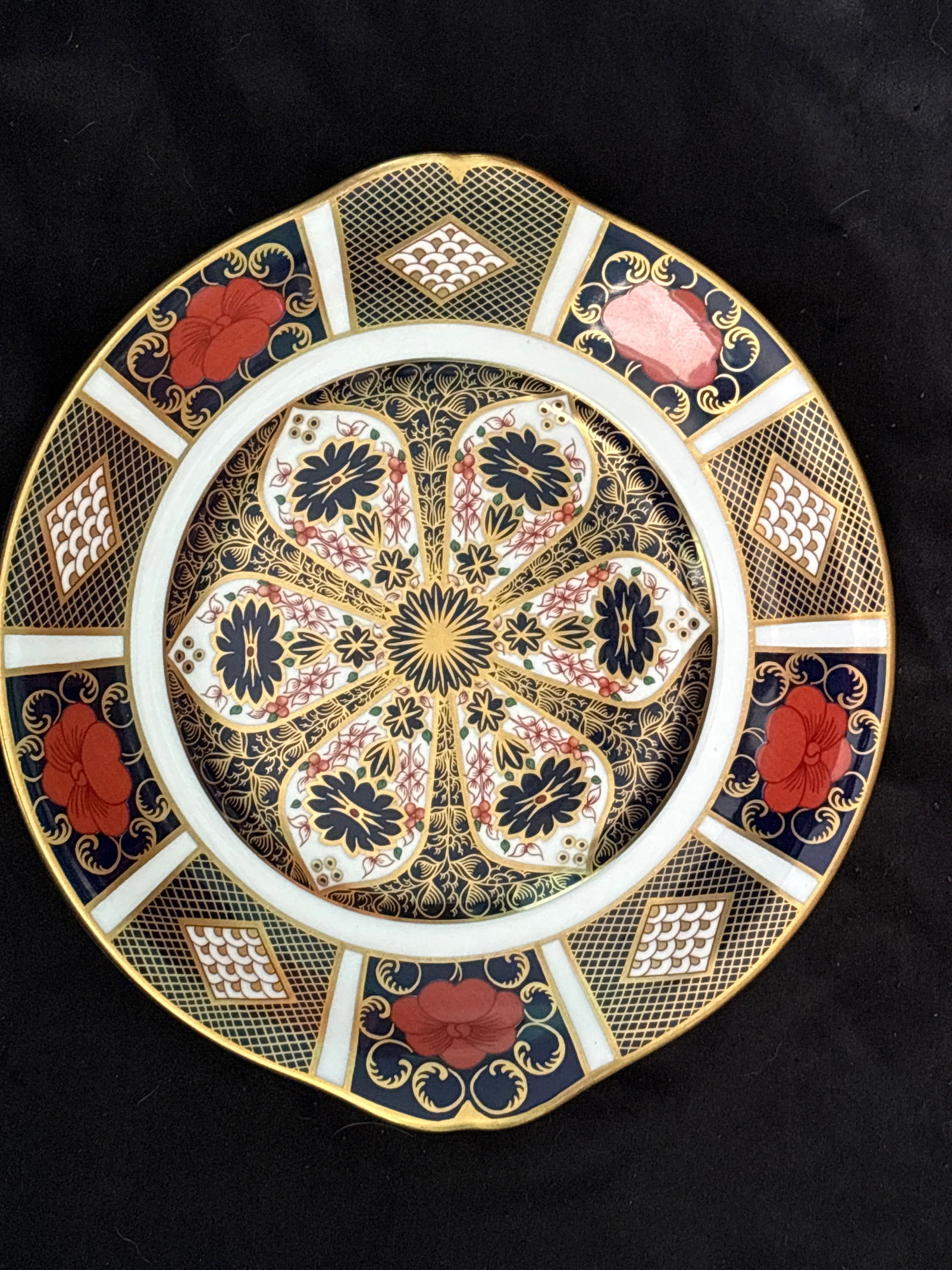 Imari 1128 pattern 10 inch serving low dish/plate Royal Crown Derby fine china (1 of 9)