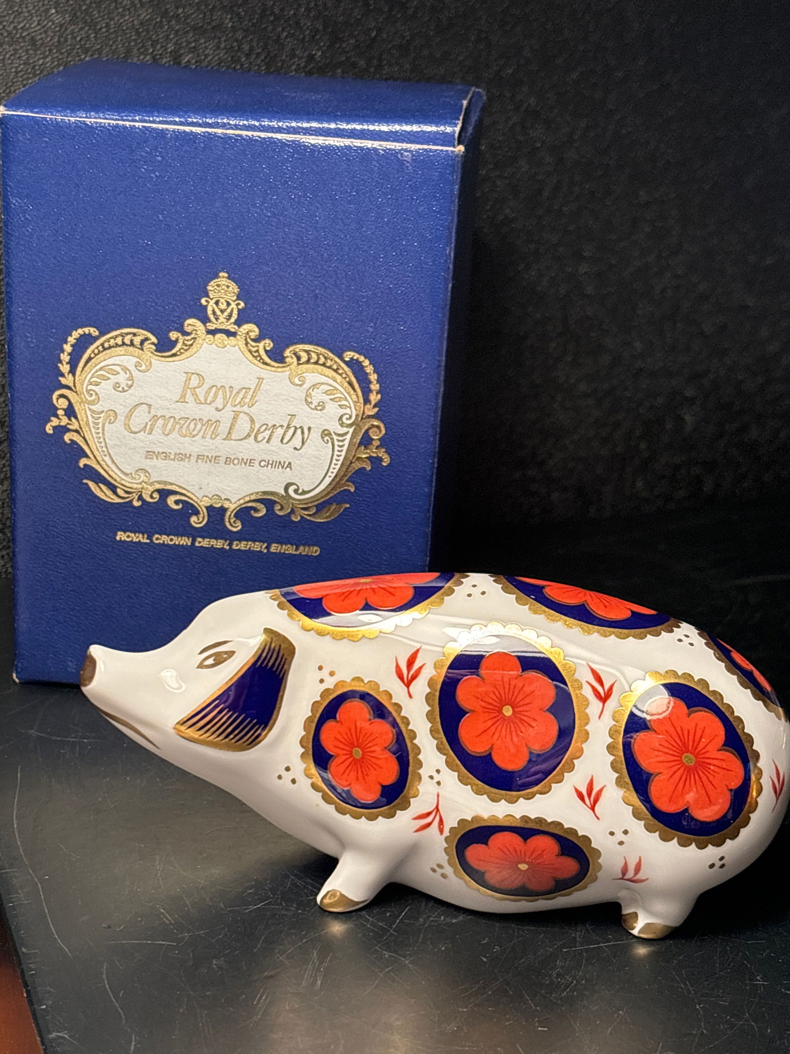 Large 5 inch pig Royal Crown Derby bone china paperweight: Pig 5 inch Royal Crown Derby bone china paperweight. Original box. No stopper. Hand painted.Very good condition.