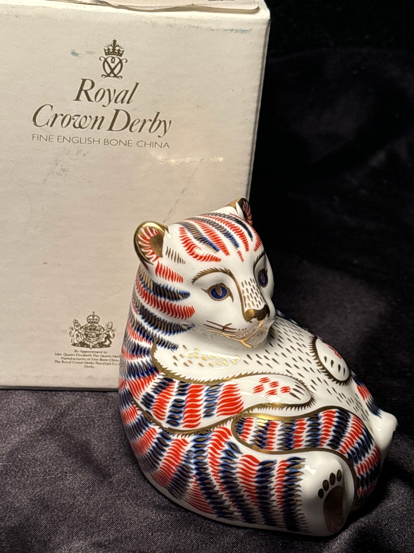 Vintage Tiger Cub Imari 3&1/2 in.Royal Crown Derby bone china paperweight: Imari Tiger Cub Royal Crown Derby bone china paperweight in box. 3&1/2x3&1/2 inches. Silver stopper. Hand painted.Very good condition.