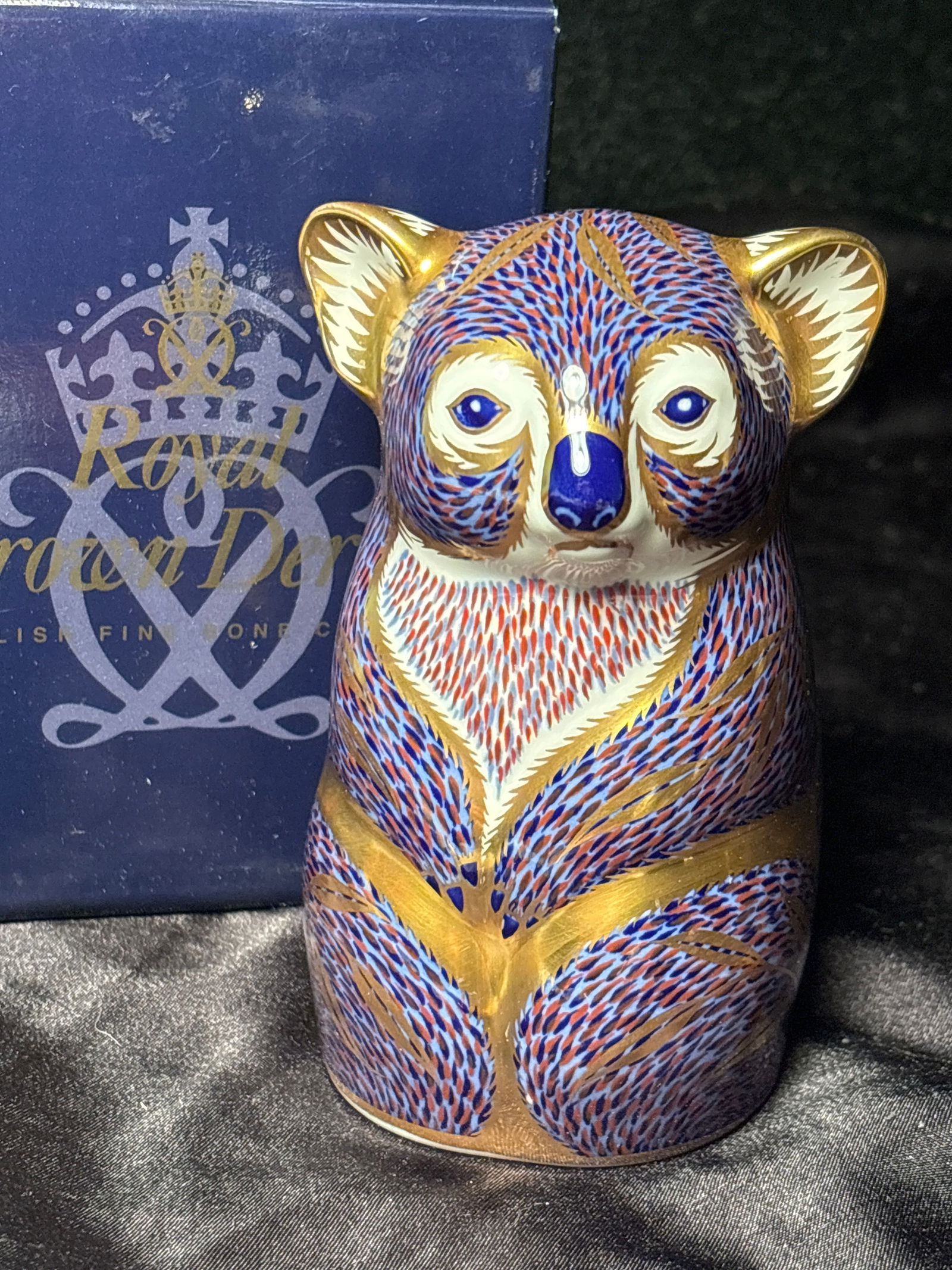 Adorable Koala bear 4&3/5 inch Royal Crown Derby bone china paperweight in box: Koala Royal Crown Derby bone china paperweight in box. 4&3/5inches. Silver stopper. Hand painted.Very good condition.