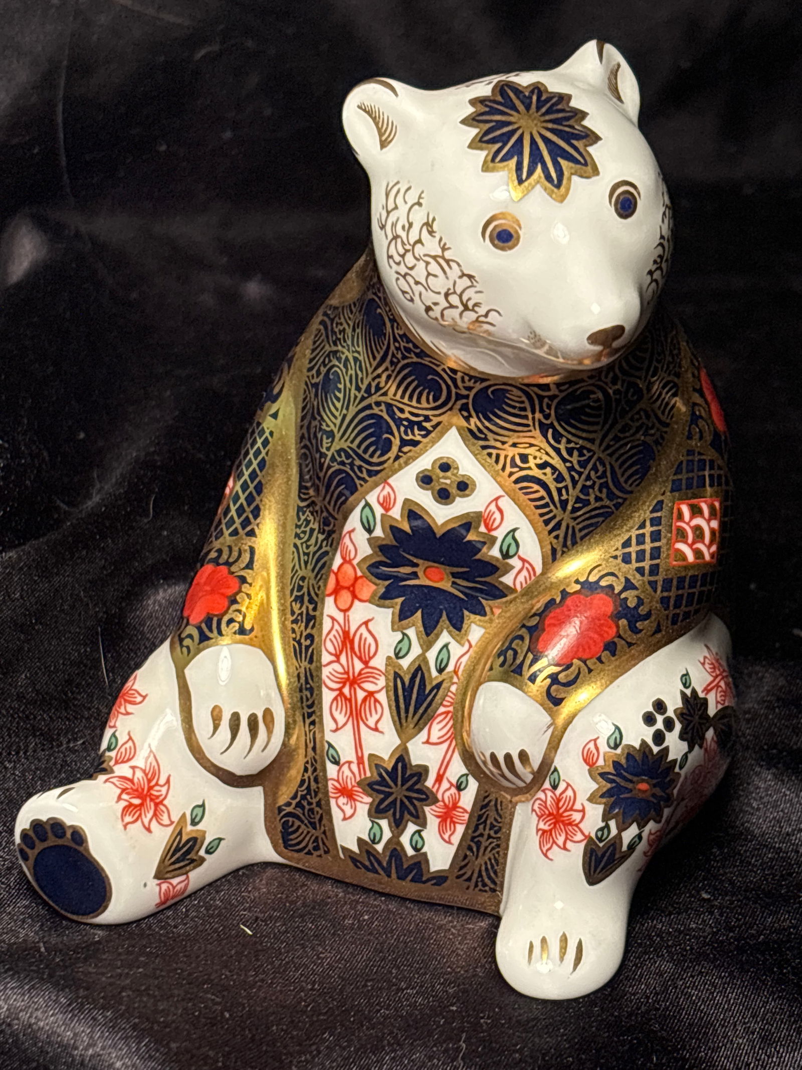 Old Imari bear 4x4 inch Royal Crown Derby bone china paperweight: Old Imari bear Royal Crown Derby bone china paperweight l. 4x4 inches. Silver stopper. No box. Hand painted.Very good condition.