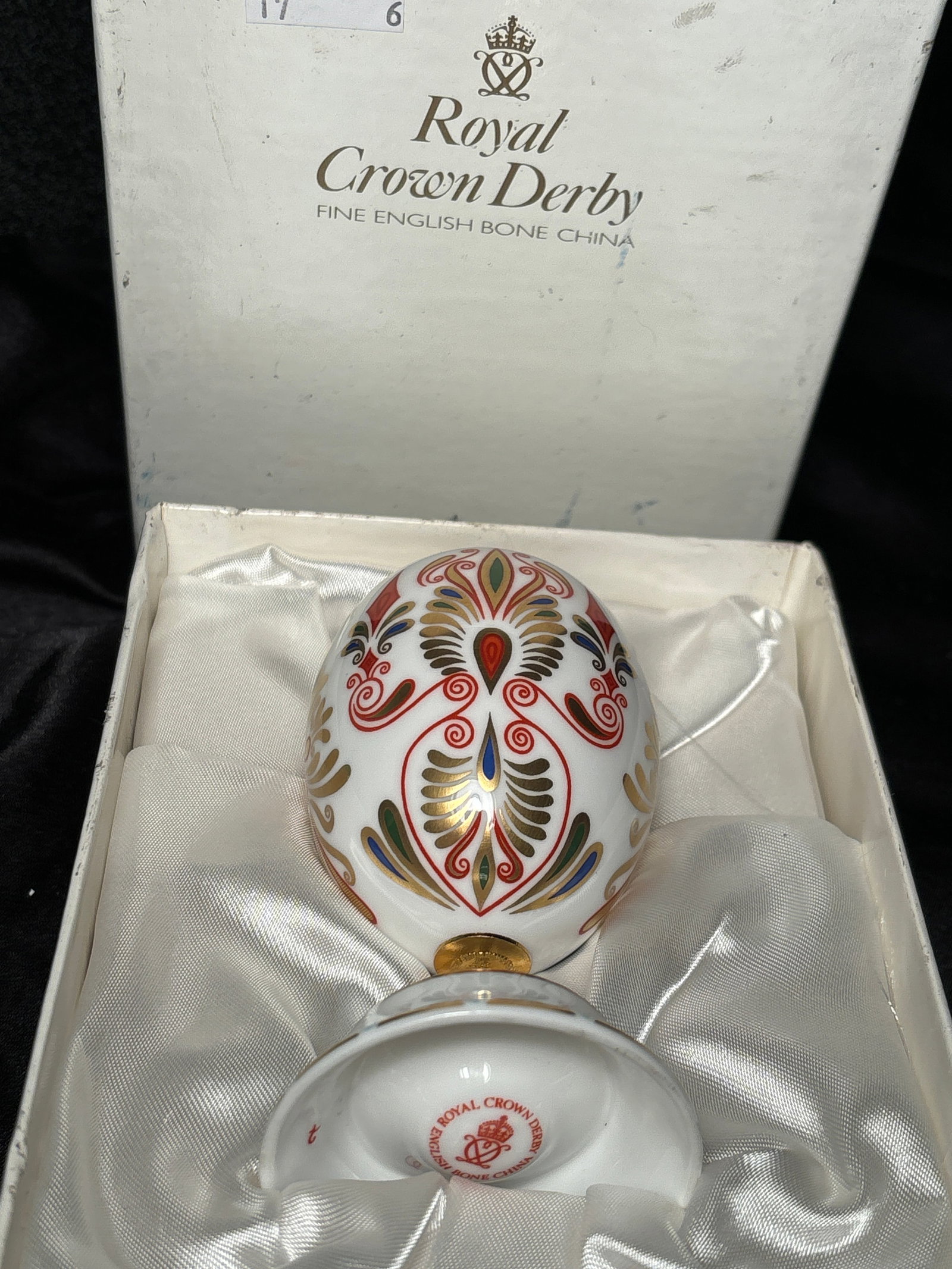 1993 Russia Royal Crown Derby Eggs of the World egg with cup/stand base: Royal Crown Derby Eggs of the World Russia egg with cup/stand base. In original fitted box .Gold stopper. Fine bone China egg is 3 inches and with stand 3&1/2 inches. Like new condition