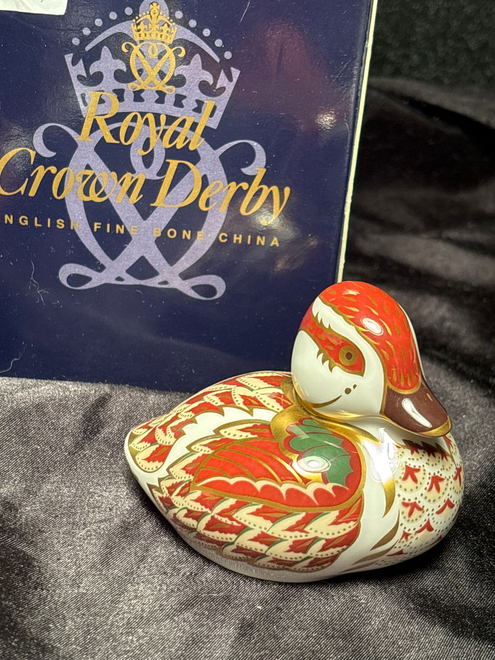 Sinclairs Exclusive Bakewell Duckling Royal Crown Derby bone china 3in paperweight in box: Bakewell Duckling Royal Crown Derby bone china paperweight in box. Gold stopper.Very good estate condition.