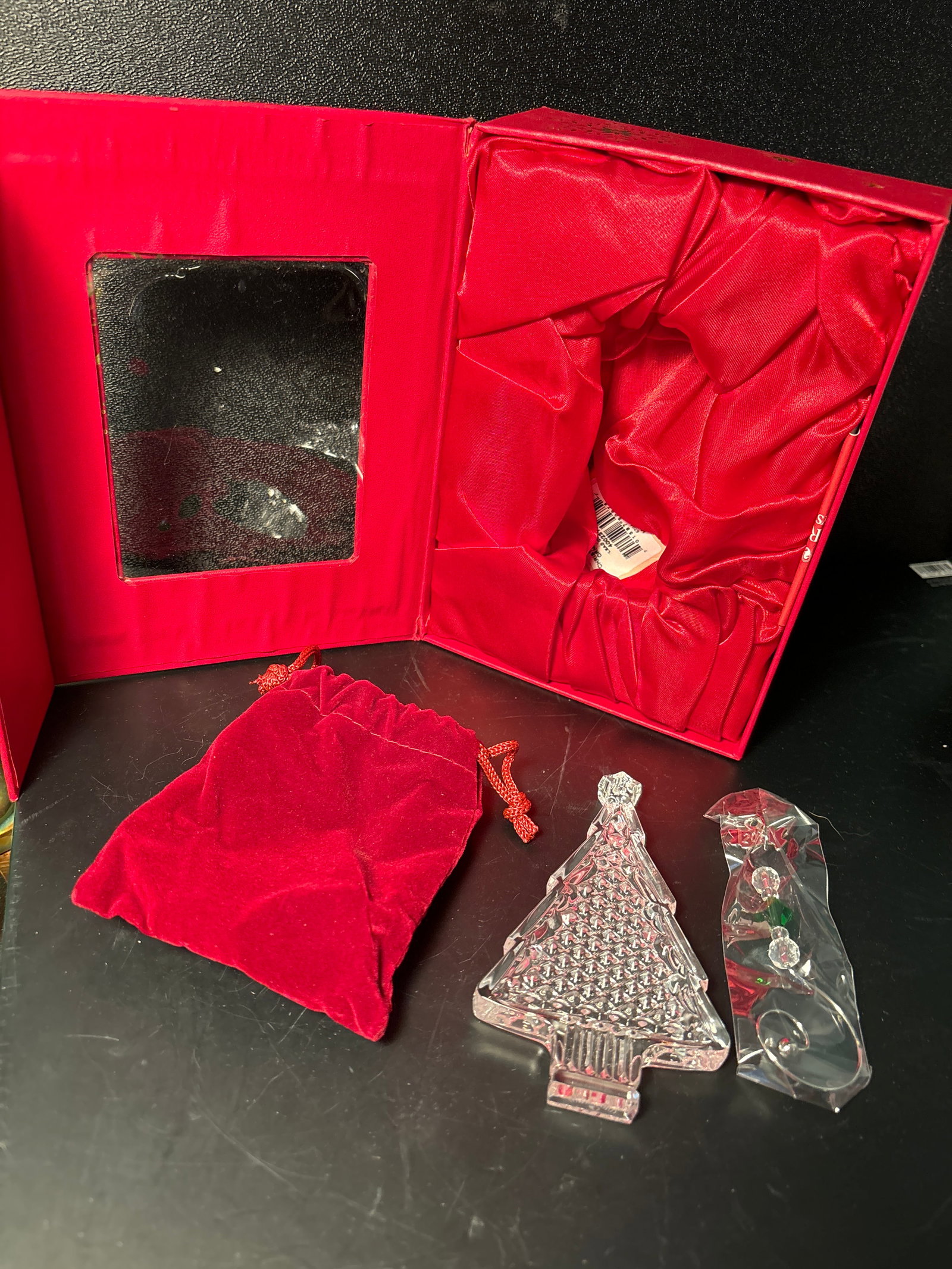 Waterford Irish Cut crystal Christmas tree form 4 inch ornament: Waterford l Irish Cut crystal Christmas tree form 4 inch ornament. In original fitted box With Red original pouch.Good estate condition, no damage.