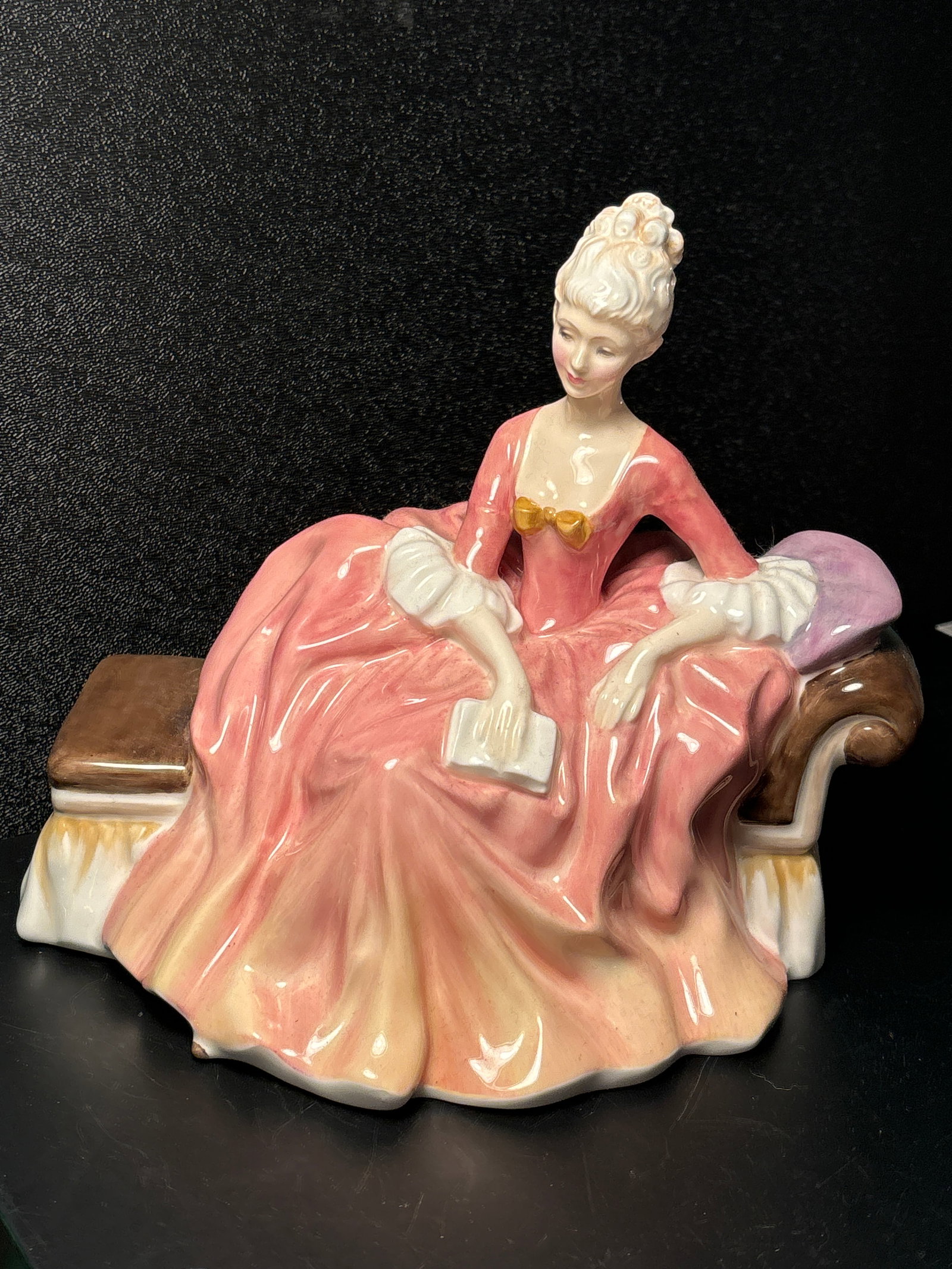 Large Vintage Royal Doulton porcelain Reverie HN2306 inch statue: Vintage Royal Doulton porcelain Reverie 8 inch statue. Large 7x8 inch. Good estate condition, no damage