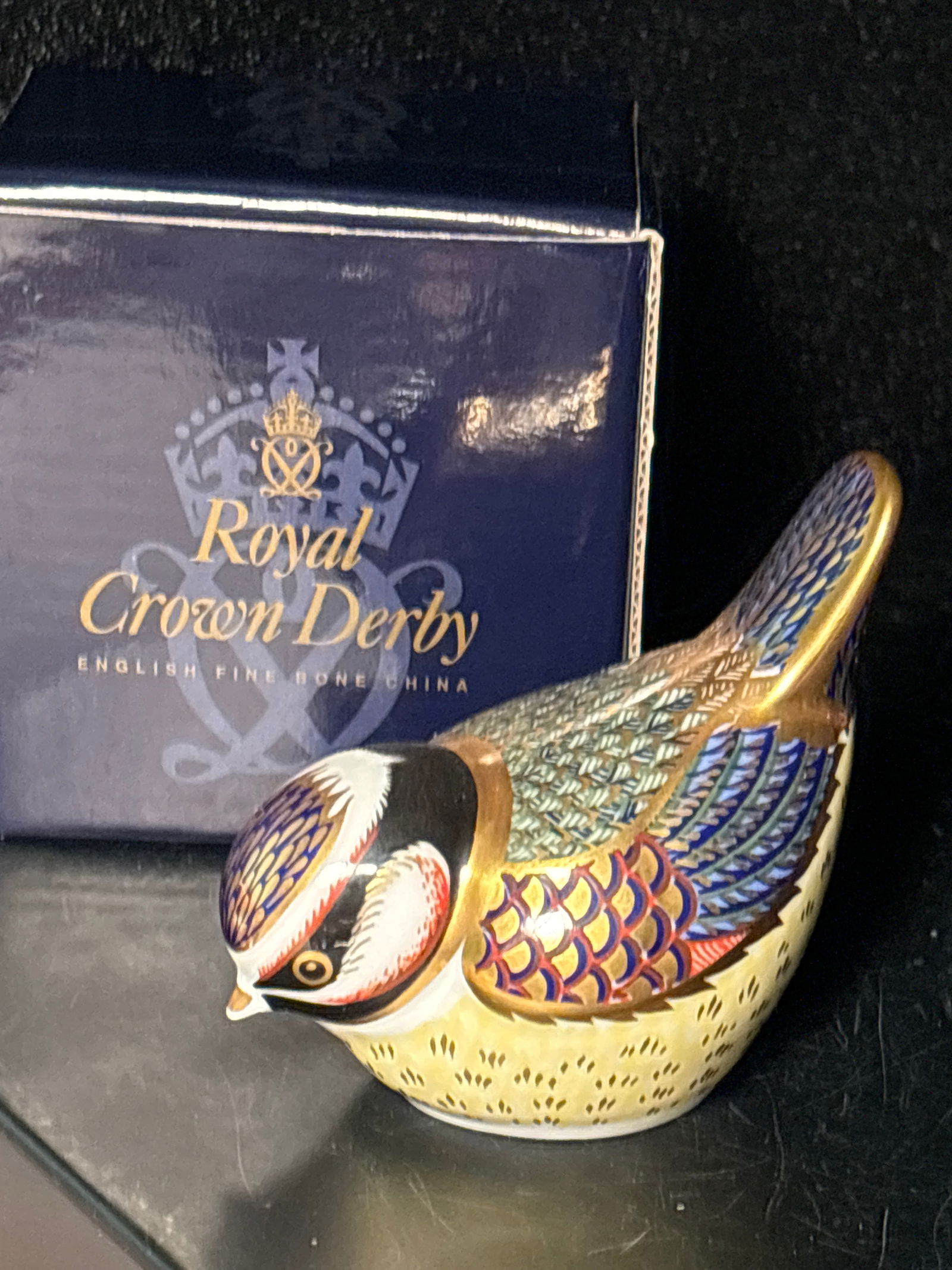 Small Royal Crown Derby England Goldcrest  paperweight w/box (1 of 6)