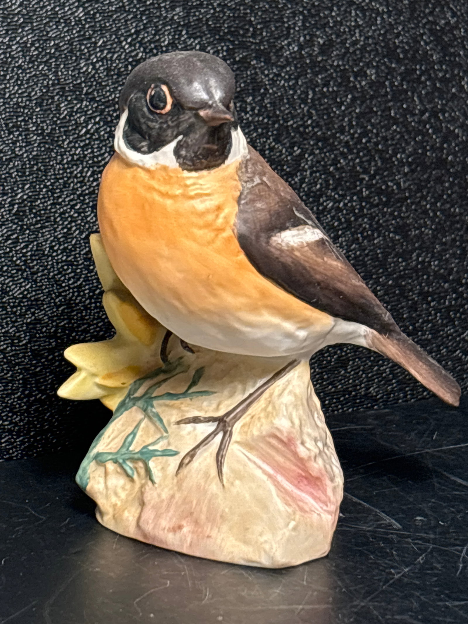 Excellent 1979 Royal Worcester English bone china Stonechat 3x5 inch bird sculpture: 1979 Royal Worcester English bone china Stonechat 3x5 inch sculpture. Nicely detailed with fish in beak.Good condition with no damage.