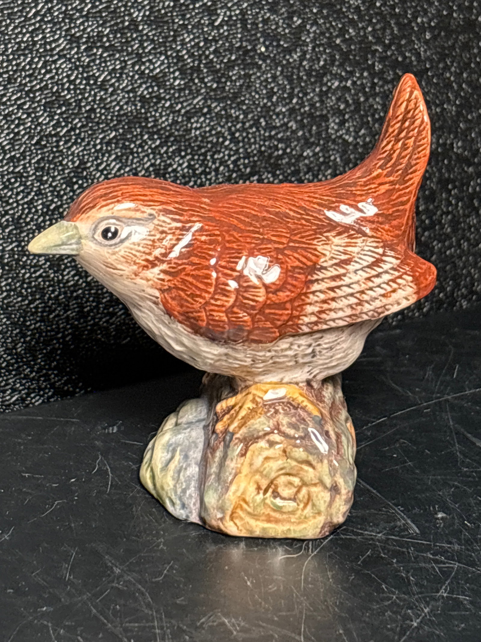 2005 Wren bird Royal Doulton Animals English bone china 2x3 inch statue.: Vintage Wren Royal Doulton Animals English bone china 2x3 inch statue.Good condition with no damage but age reslated crazing noticeable on bottom