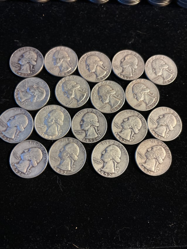 Group lot of eighteen (18) 1952 Washington silver quarters; various dates & condition (1 of 5)