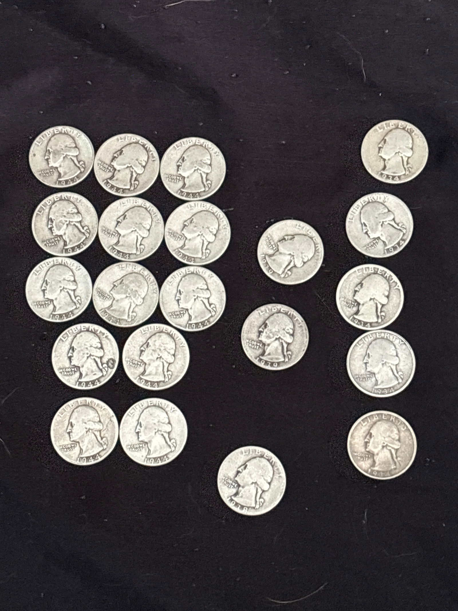 Lot of twenty one (21) pre & WWII era Washington silver quarters (1 of 5)