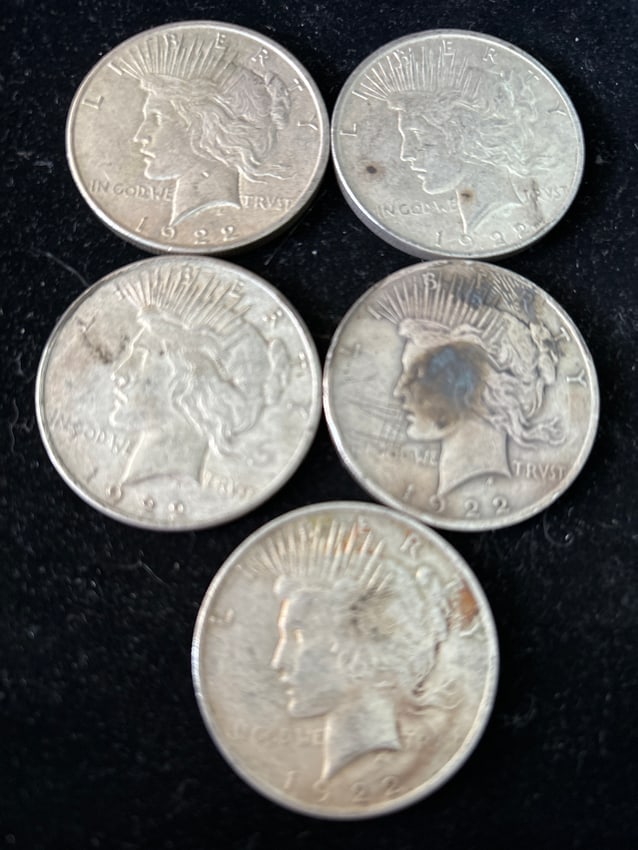 A lot of five (5) 1922 Peace silver dollars (1 of 5)