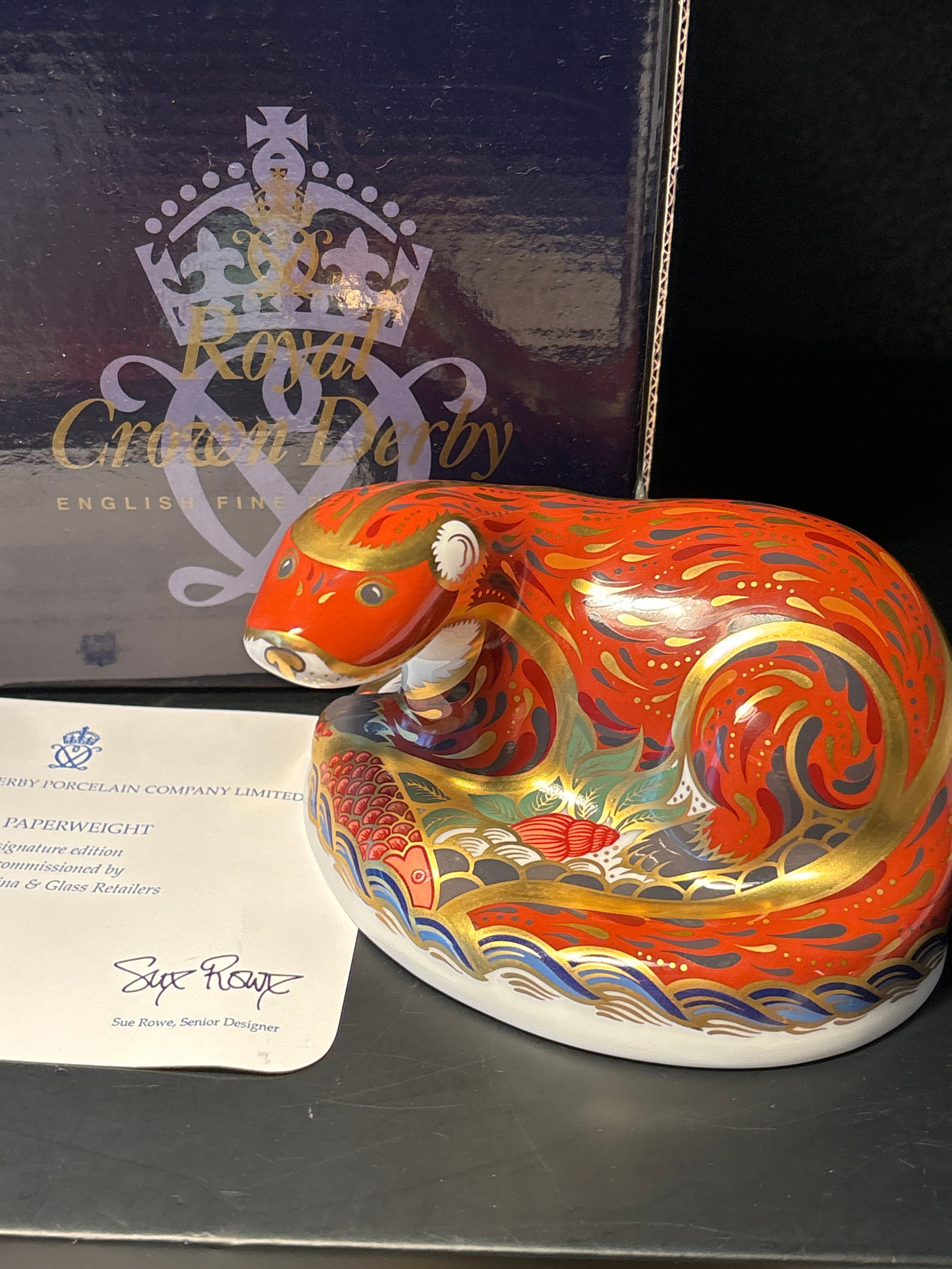 2001 artist signed Signature edition otter Royal Crown Derby 4&1/4 inch statue paperweight: 2001 artist siigned signature edition Royal Crown Derby 4&1/4” statue paperweightin box.Gold stopper on the bottom. With original box.Very good condition