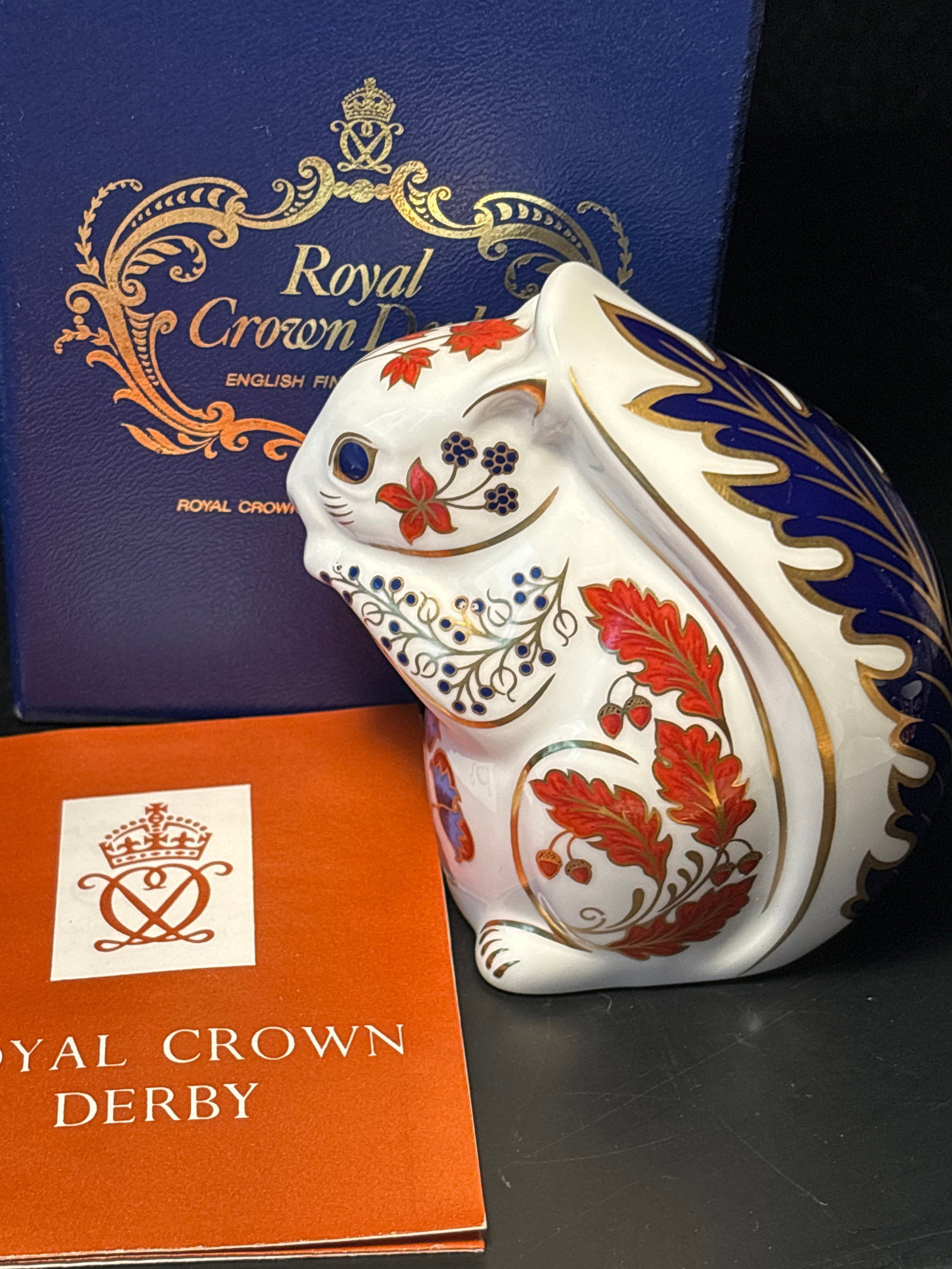 Derby Posies Squirrel Royal Crown Derby 3&1/4 inch statue paperweight, silver stopper: Derby Posies Squirrel Royal Crown Derby 3&1/4 inch statue paperweight.Silver stopper on the bottom. With original box.Very good condition