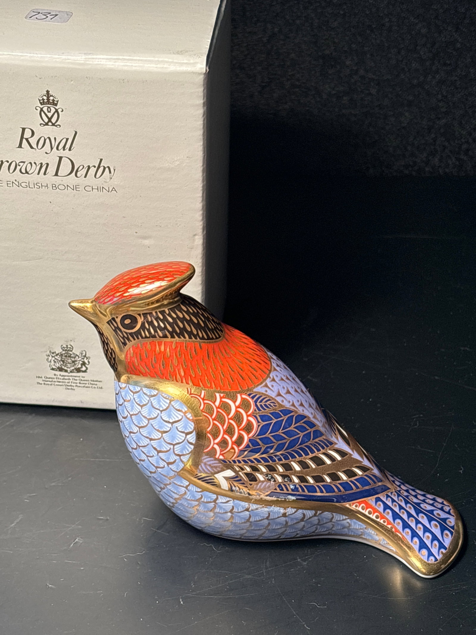 Imari Waxwing bird Royal Crown Derby English bone china 5inch long paperweight statue: Imari Waxwing Royal Crown Derby English bone china 5inch paperweight statue.In original box. With gold stopper..Very good condition